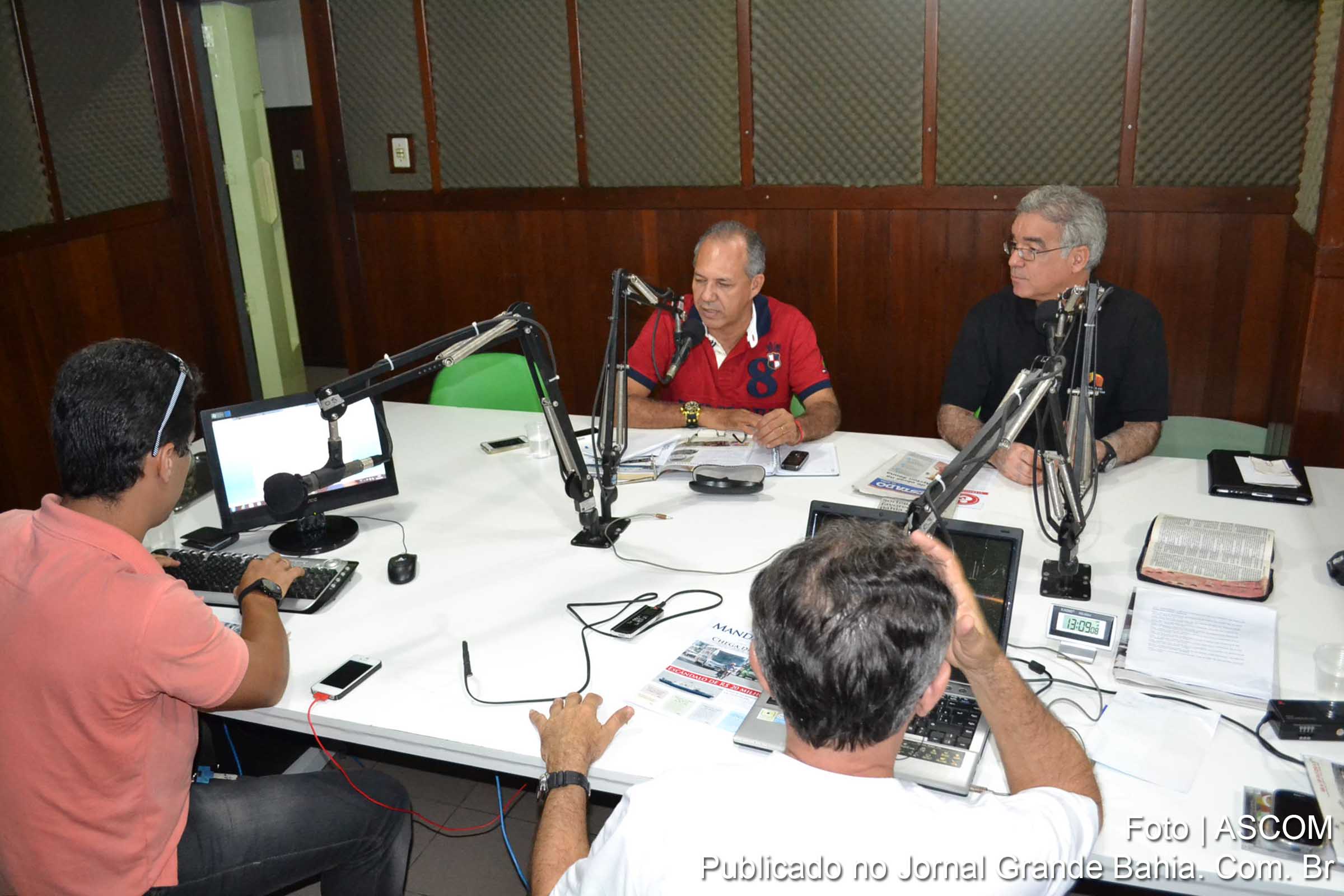 Deputados Carlos Geilson e José Cerqueira Neto (Zé Neto) participam de debate. Oposição e liderança do Governo Wagner apresentam argumentos.