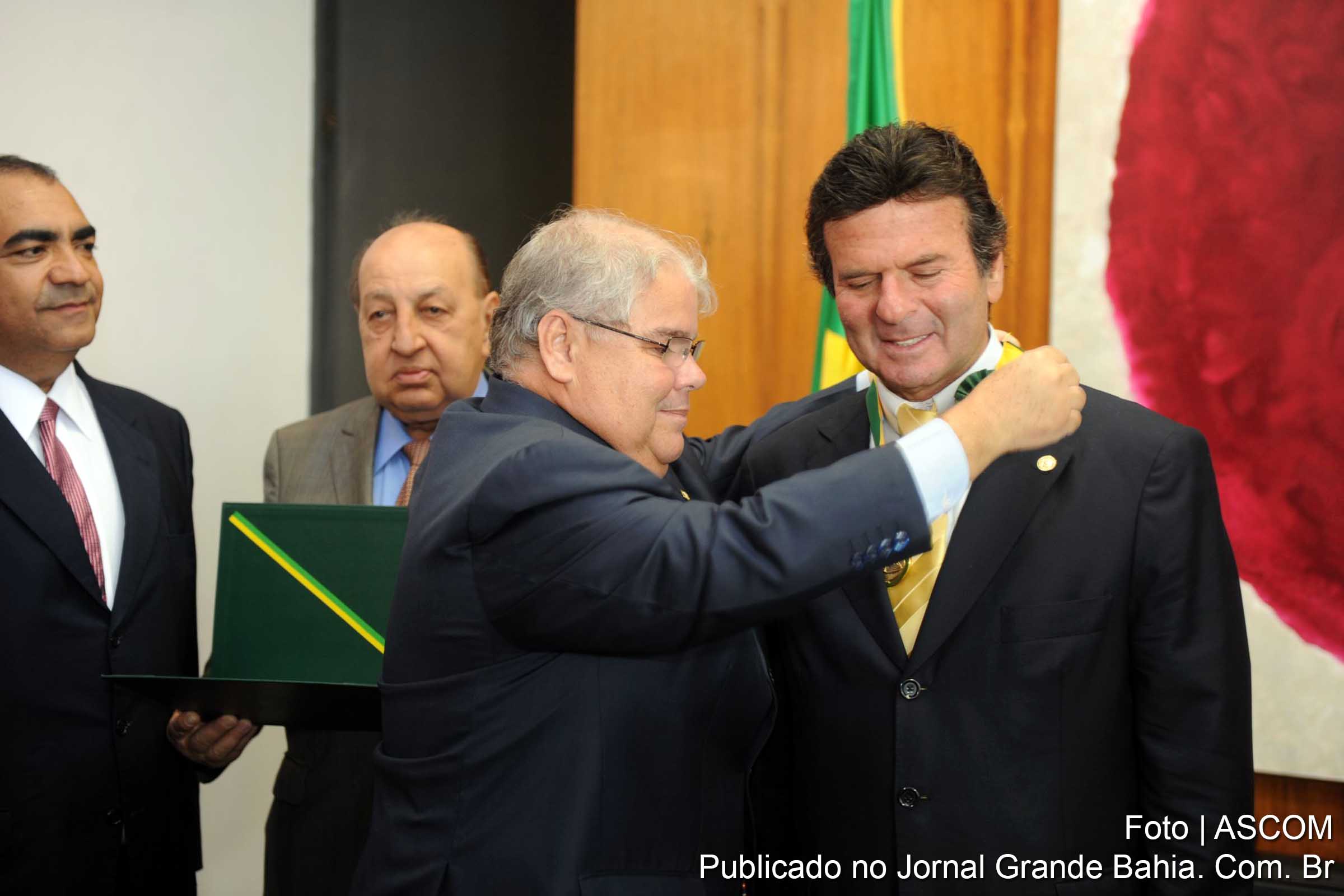 Deputado Lúcio Vieira Lima fez a entrega da Medalha de Mérito Legislativo a Luiz Fux, Ministro do STF.