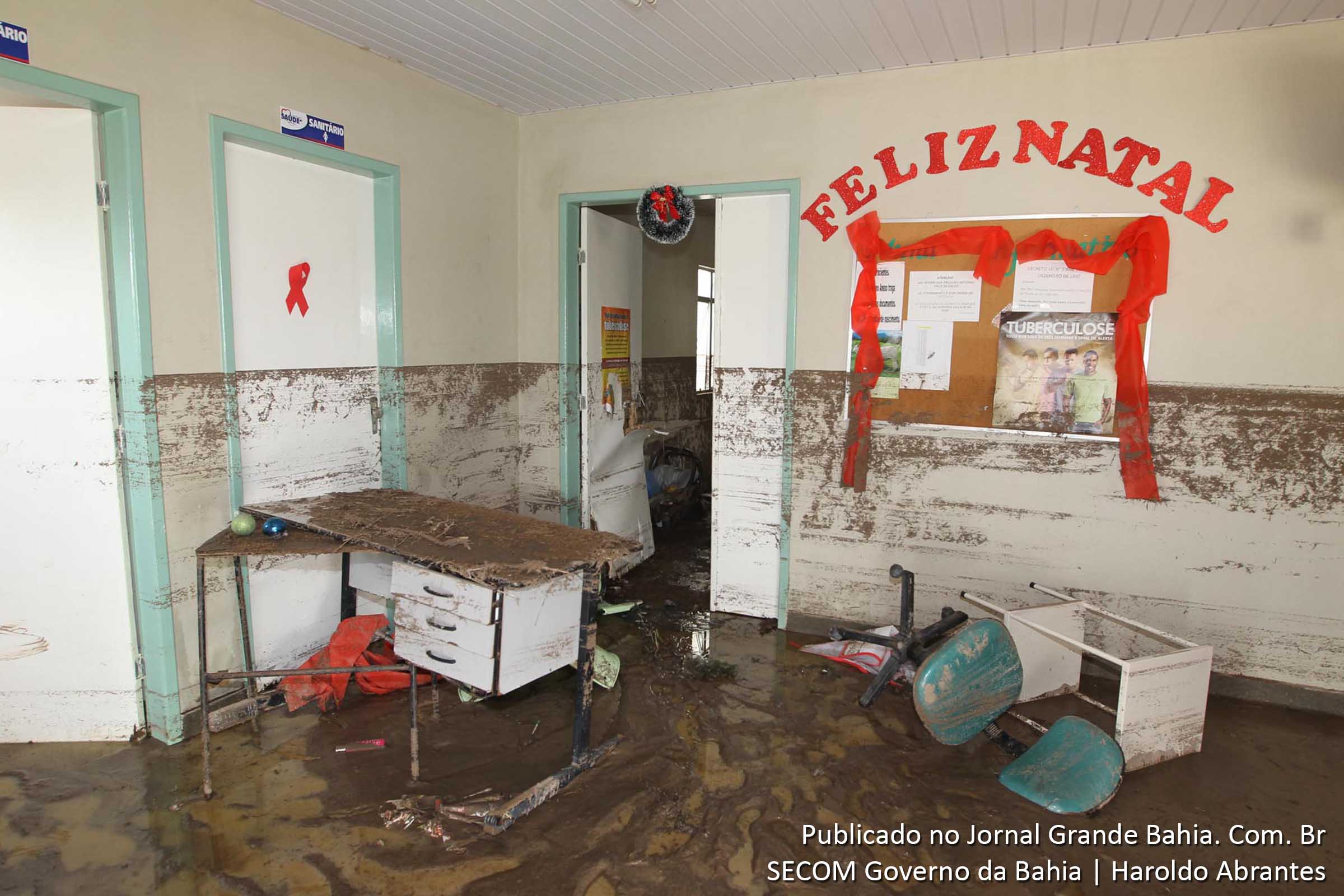 Posto de saúde de Lajedinho é danificado em decorrência das fortes chuvas.