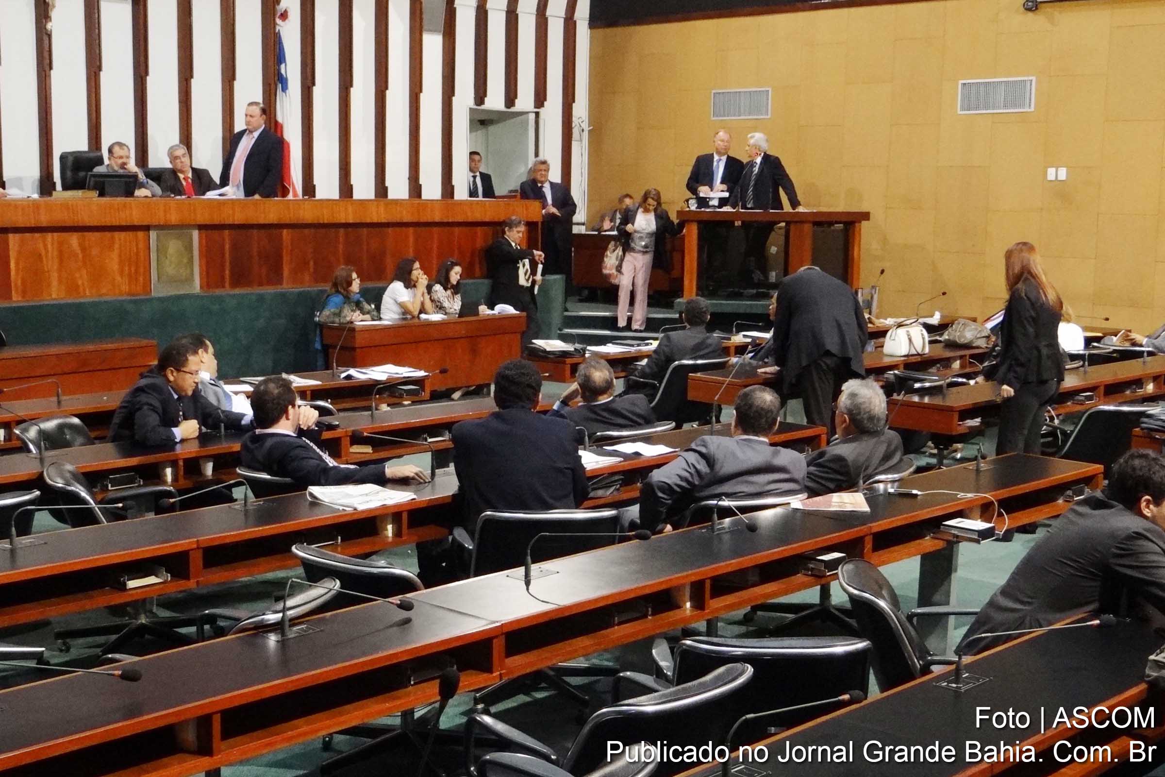 Sessão na AL/BA aprova Lei.