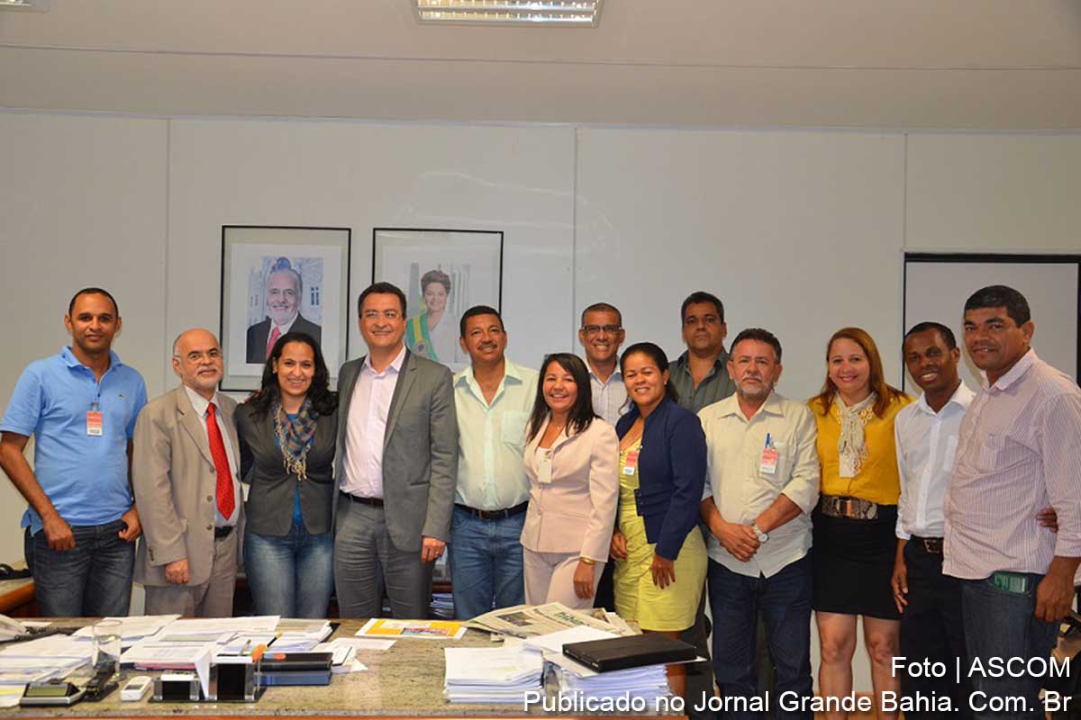 A prefeita Fernanda Silva com o secretário Rui Costa e militantes do PT.