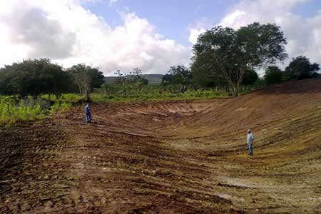 CODEVASF investe em desassoreamento de aguadas em municípios baianos.