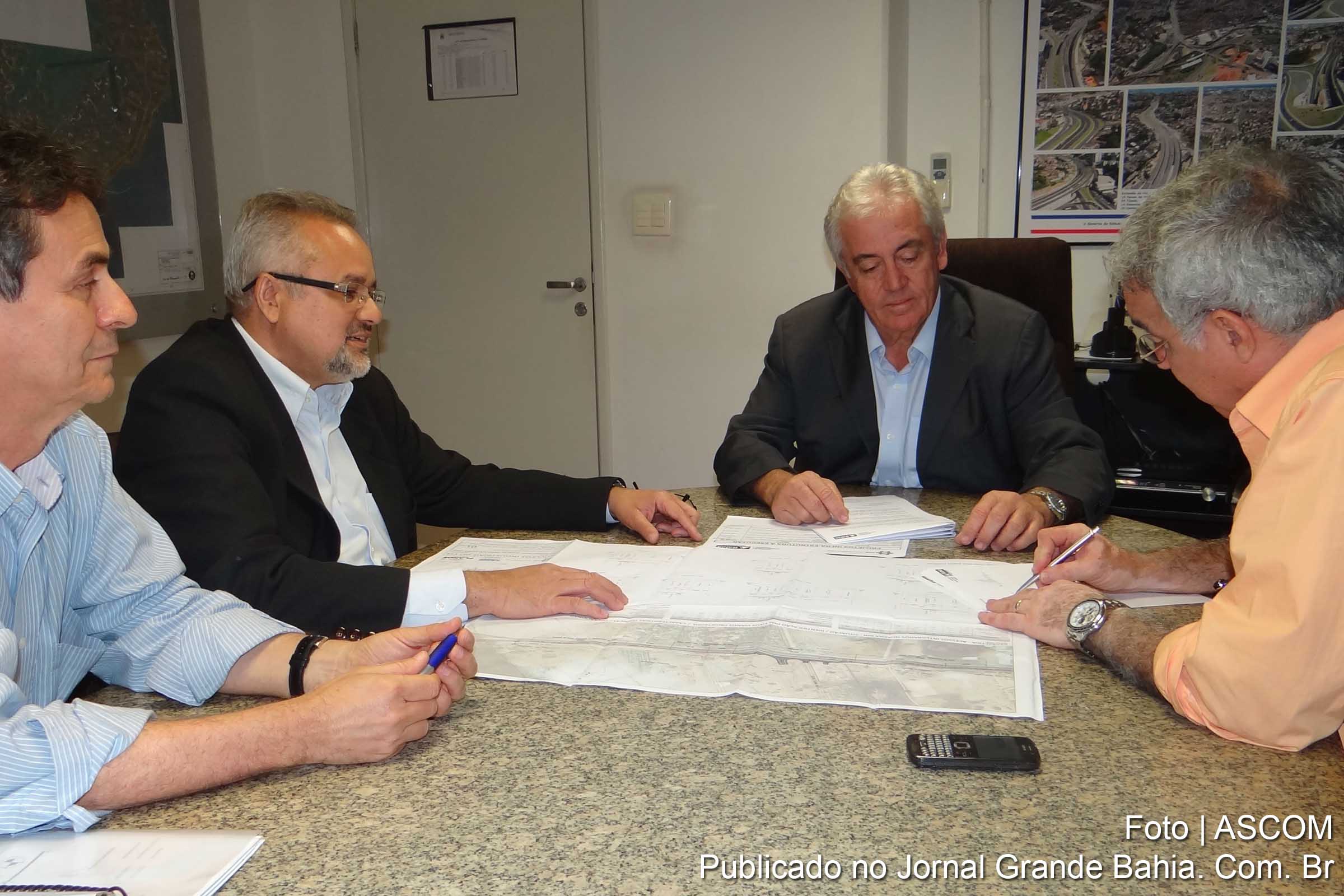 Jairo Miranda, Otto Alencar e Zé Neto firmam convênio.