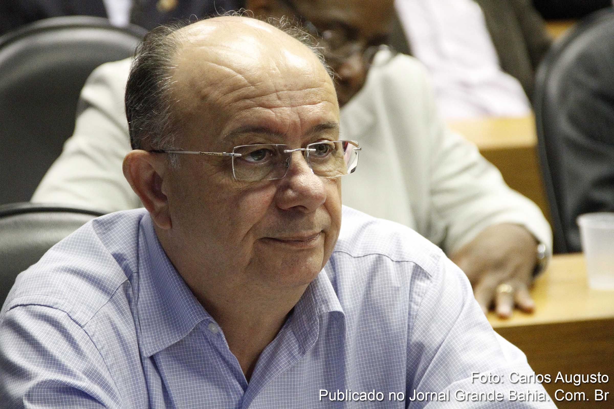 José Ronaldo de Carvalho empossa mais 104 servidores municipais.