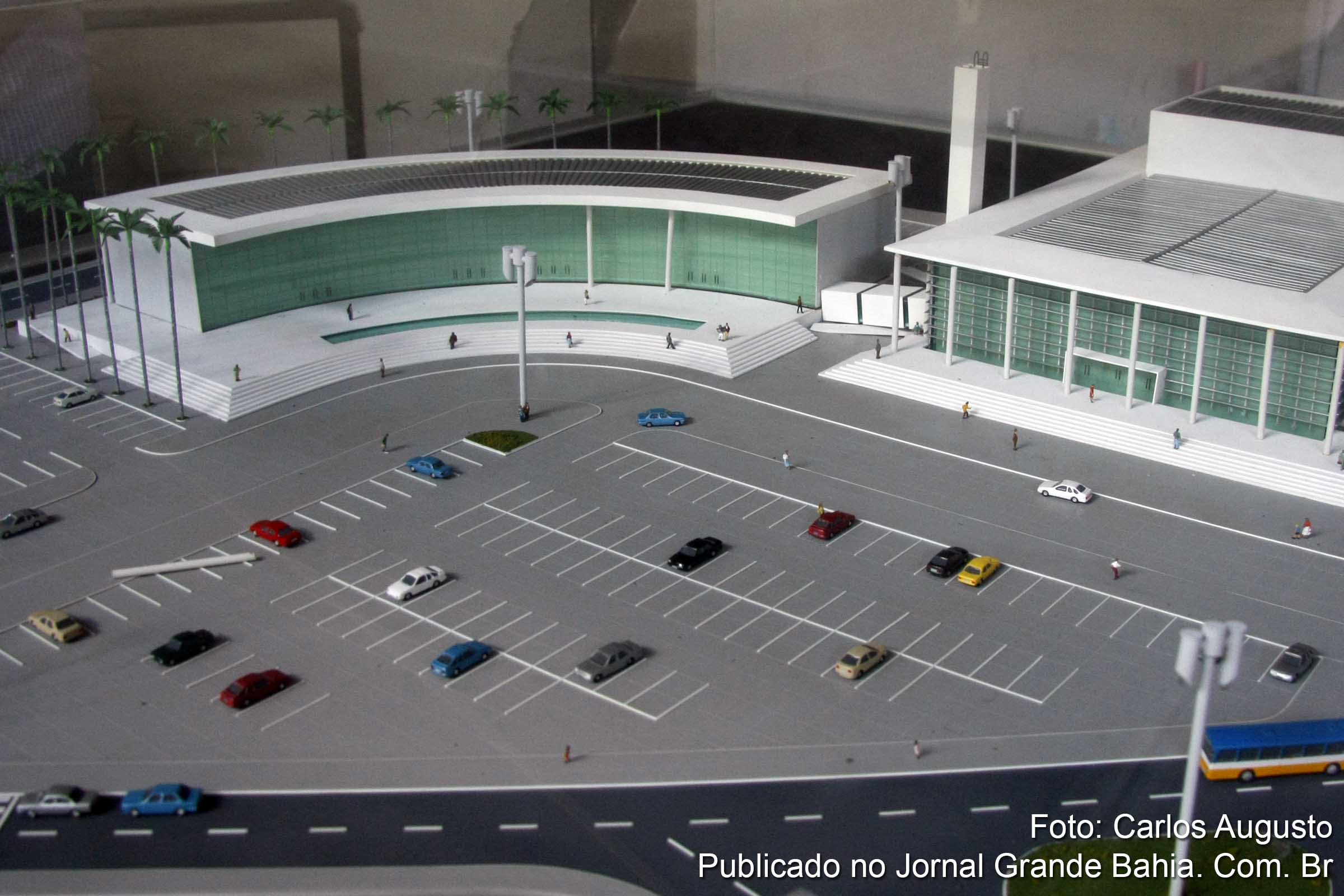 Maquete do Centro de Convenções de Feira de Santana. Uma década após o início das obras, estrutura permanece inacabada.