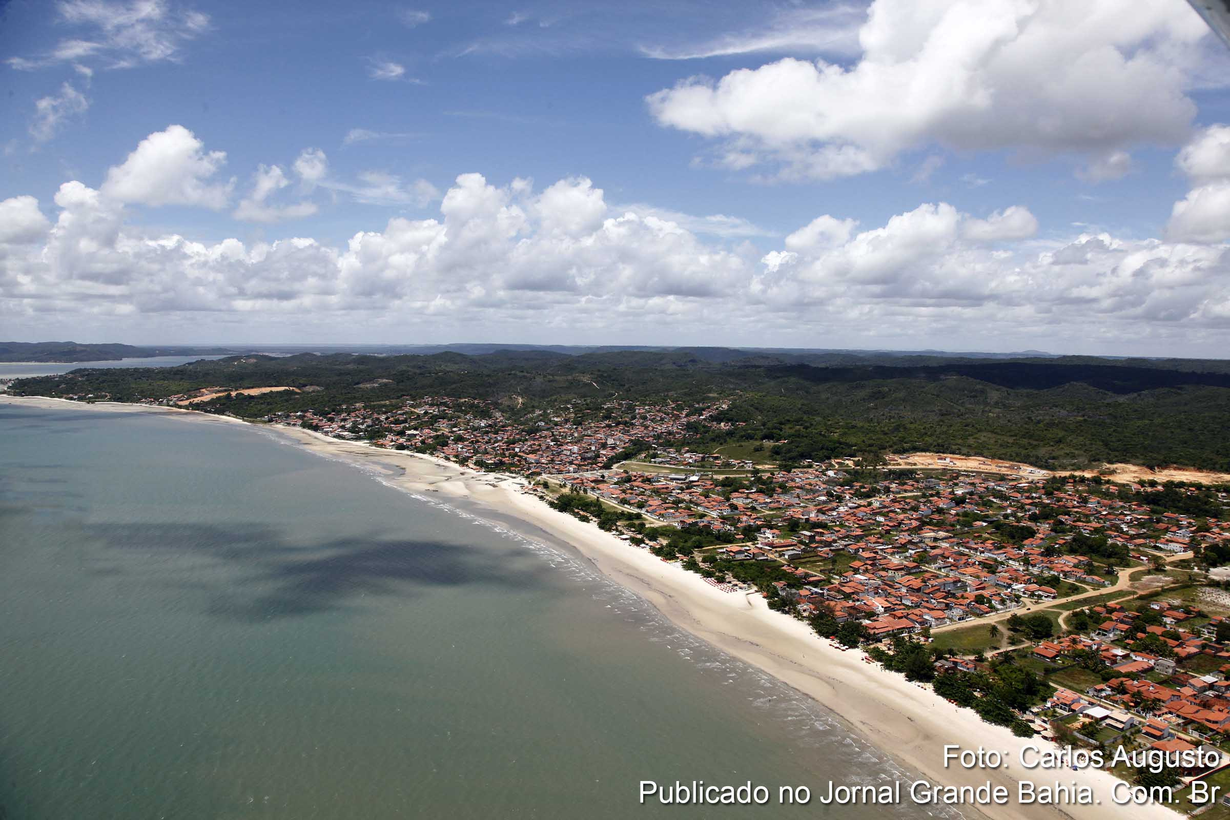 Vista aérea do Condomínio Praia do Sol e do balneário de Cabuçu. (Foto: Carlos Augusto | Jornal Grande Bahia)