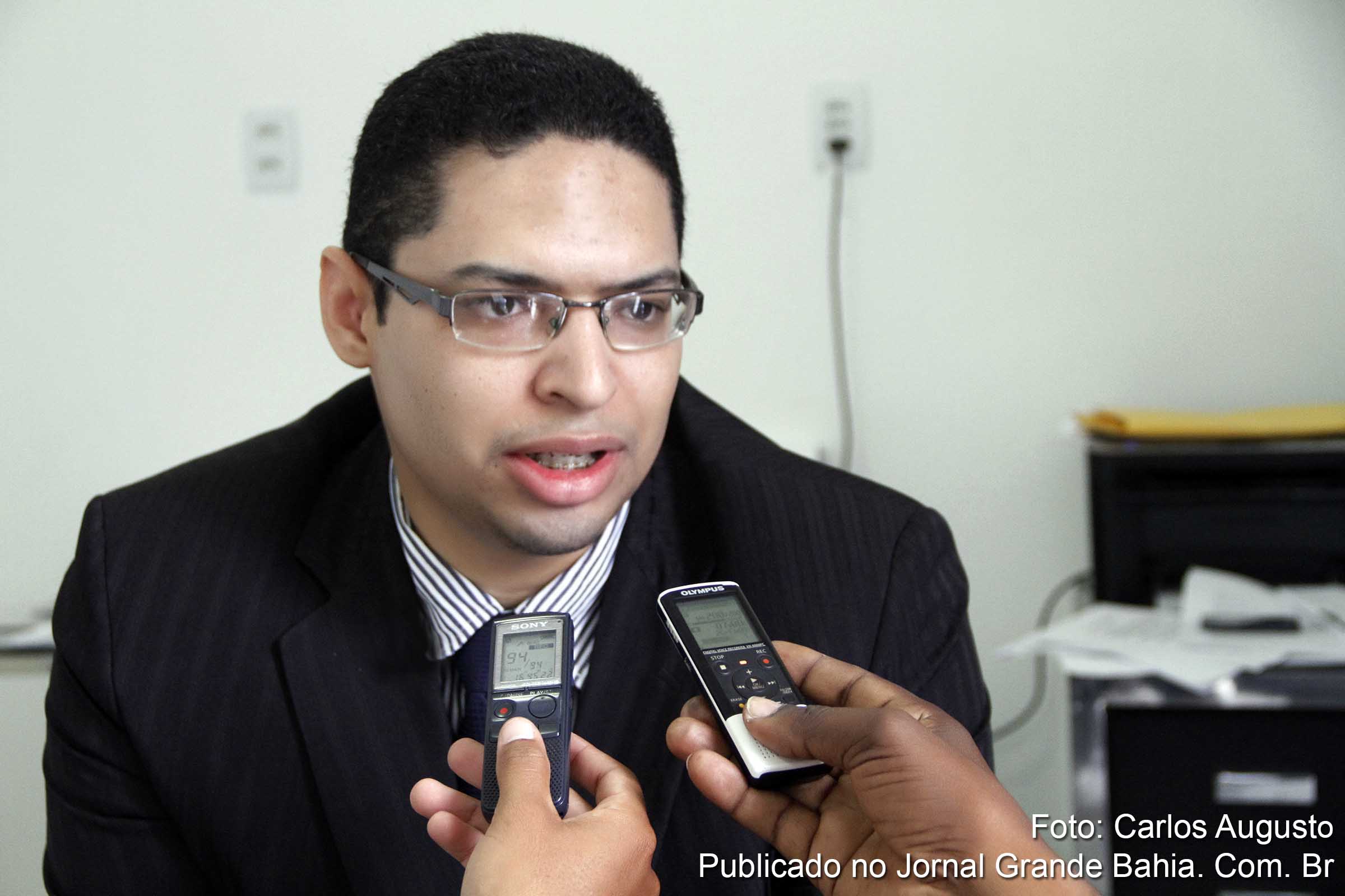 André Marques: "A falta de apresentação das cópias dos editais, configura-se como uma clara infração aos princípios administrativos da Transparência e da Publicidade, e ainda mais, a importante lei que materializou tais princípios, Lei 12.527 de 18 de novembro, de 2011. Ou a lei de acesso a informação.".