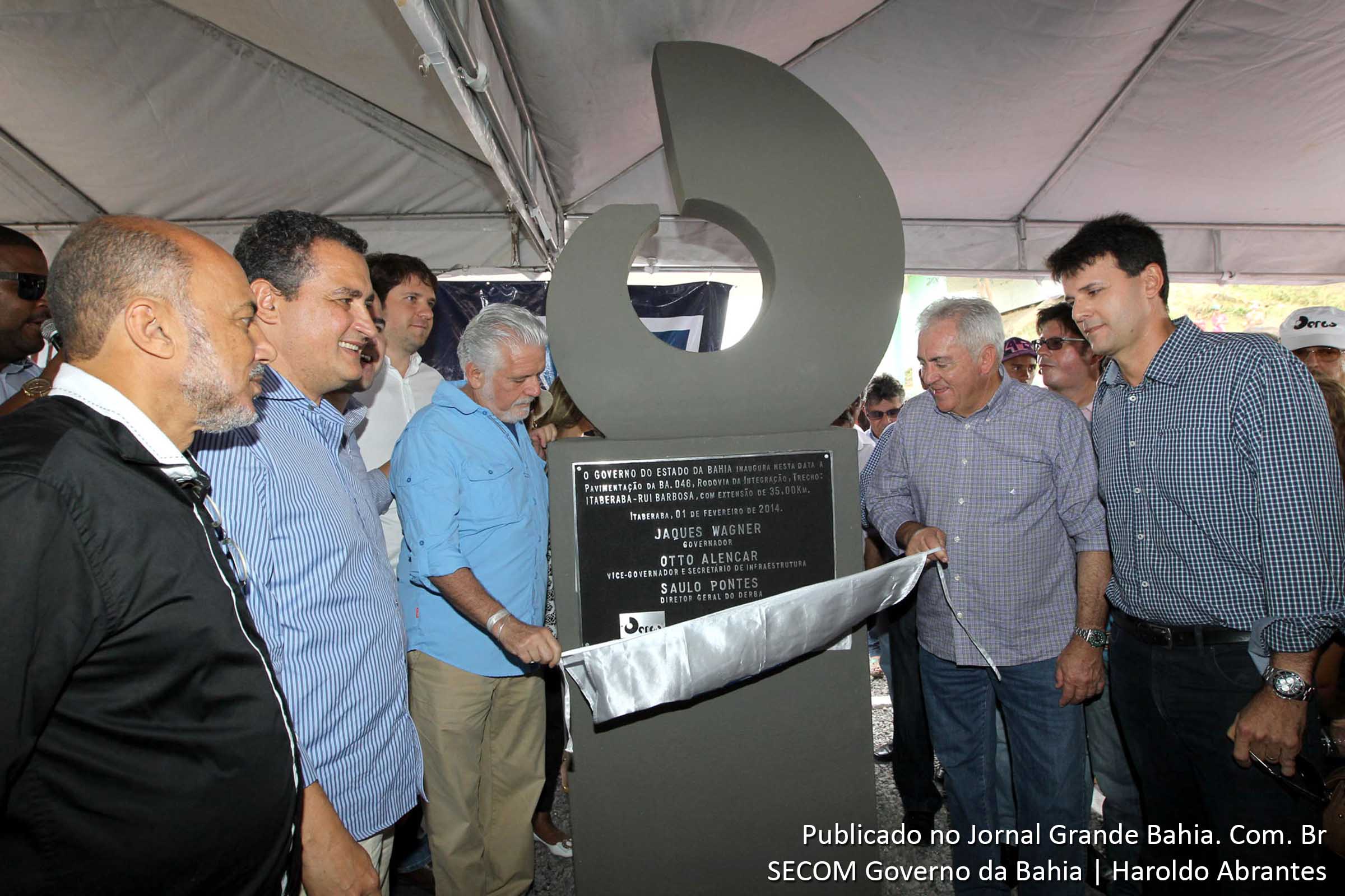 Governador Jaques Wagner inaugura recuperação da BA 046 no município de Itaberaba.