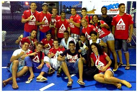 Equipe feirense de jiu-jitsu Gracie Barra promove intercâmbio entre atletas.