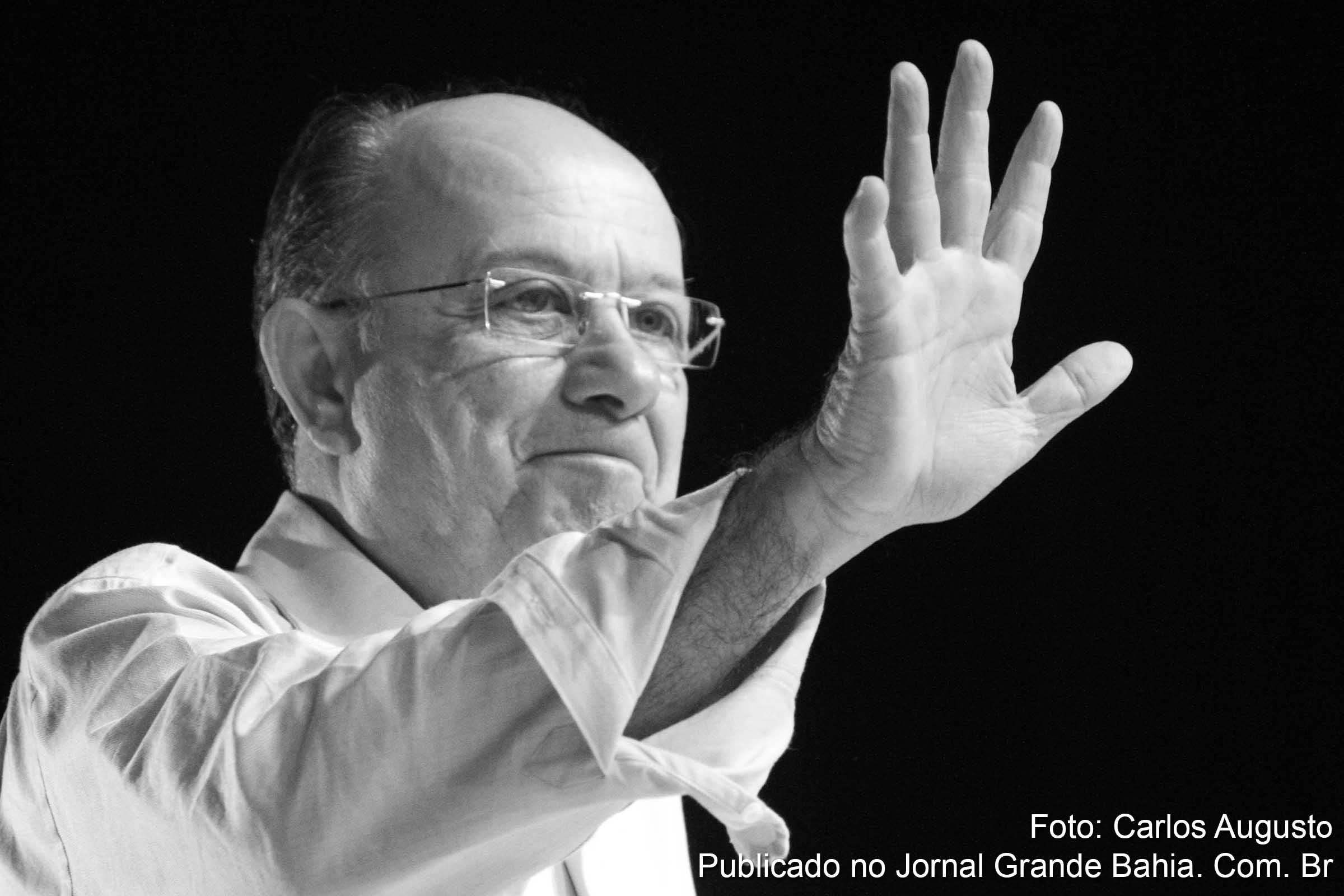 José Ronaldo apela: "Acreditamos que a responsabilidade e o bom senso dos senhores médicos não permitirão que o atendimento capaz de salvar vidas seja paralisado.".