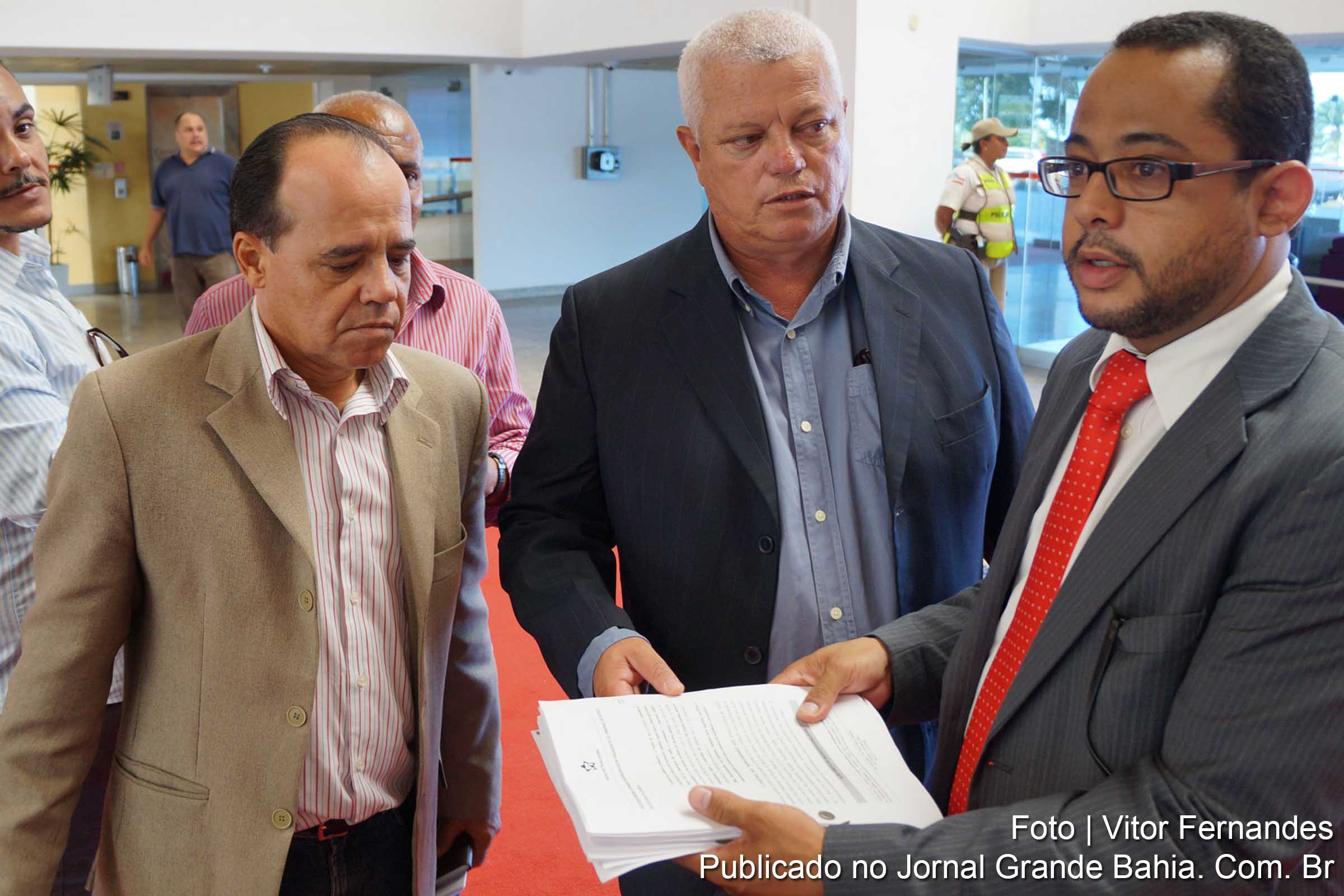 Os presidentes do PT na Bahia e em Salvador - Everaldo Anunciação e Edson Valadares com o advogado do PT.