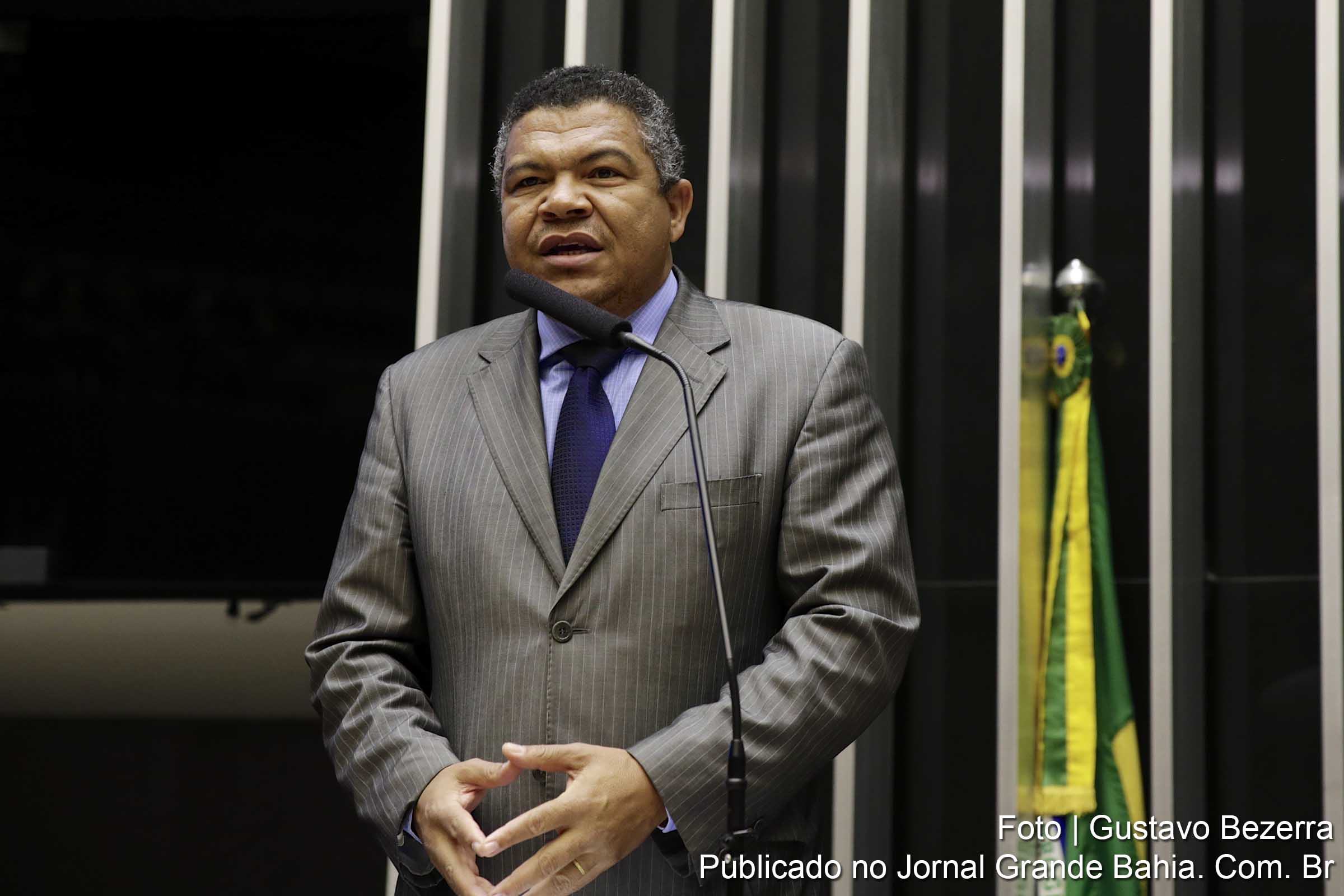 Valmir Assunção defende direito histórico sobre a terra.