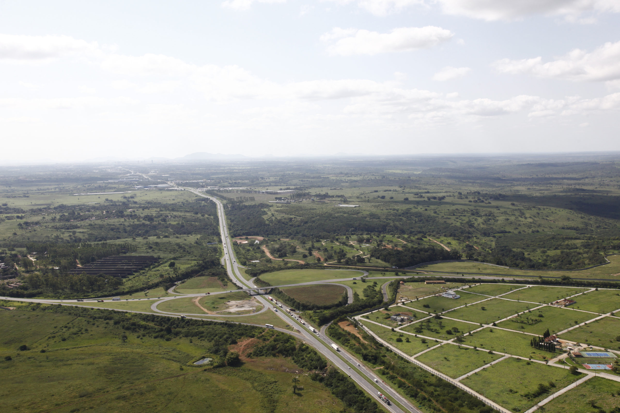 Vista aérea da BR-324, sentido Salvador – Feira de Santana.