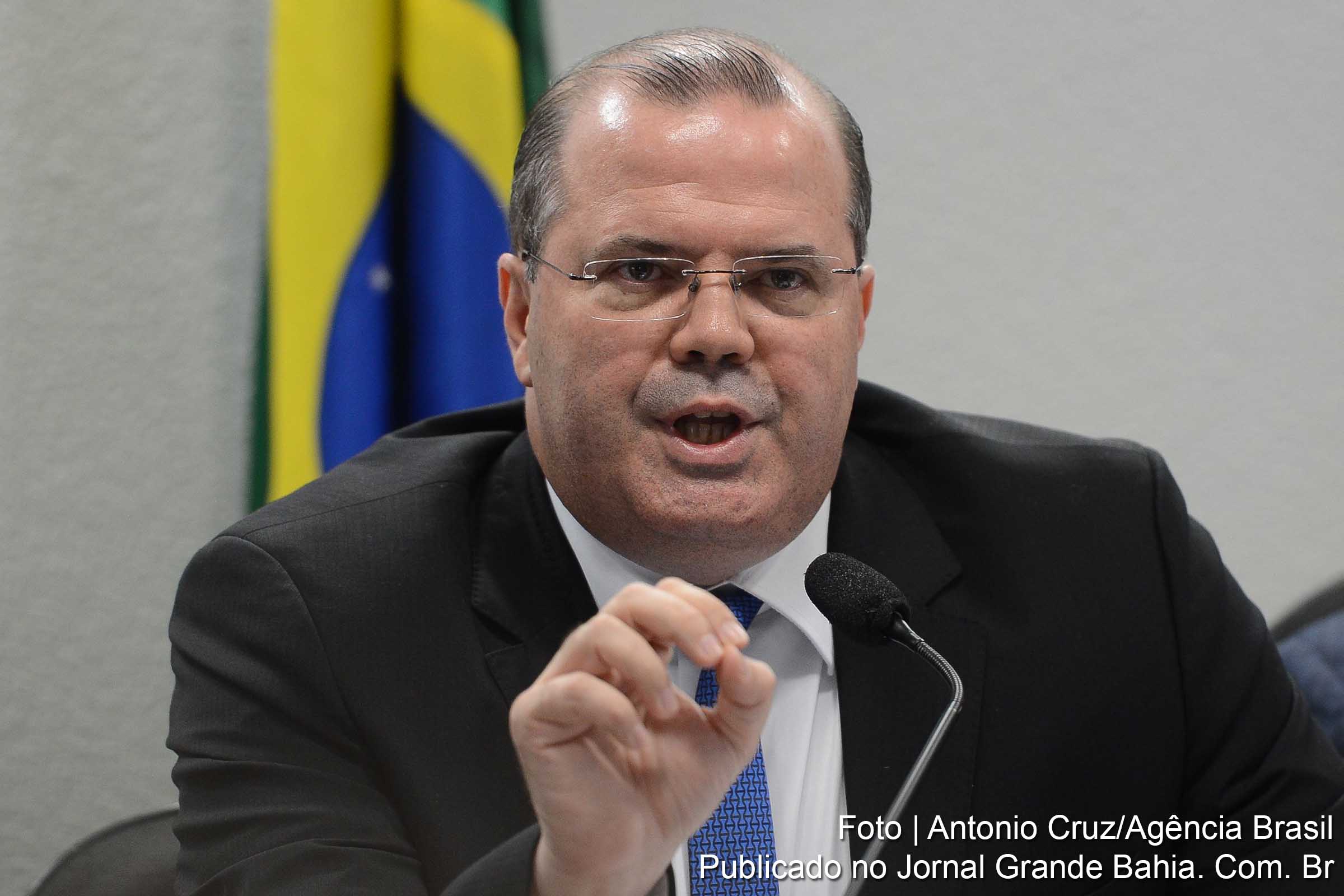Alexandre Tombini avalia que desempenho financeiro do Brasil é positivo.