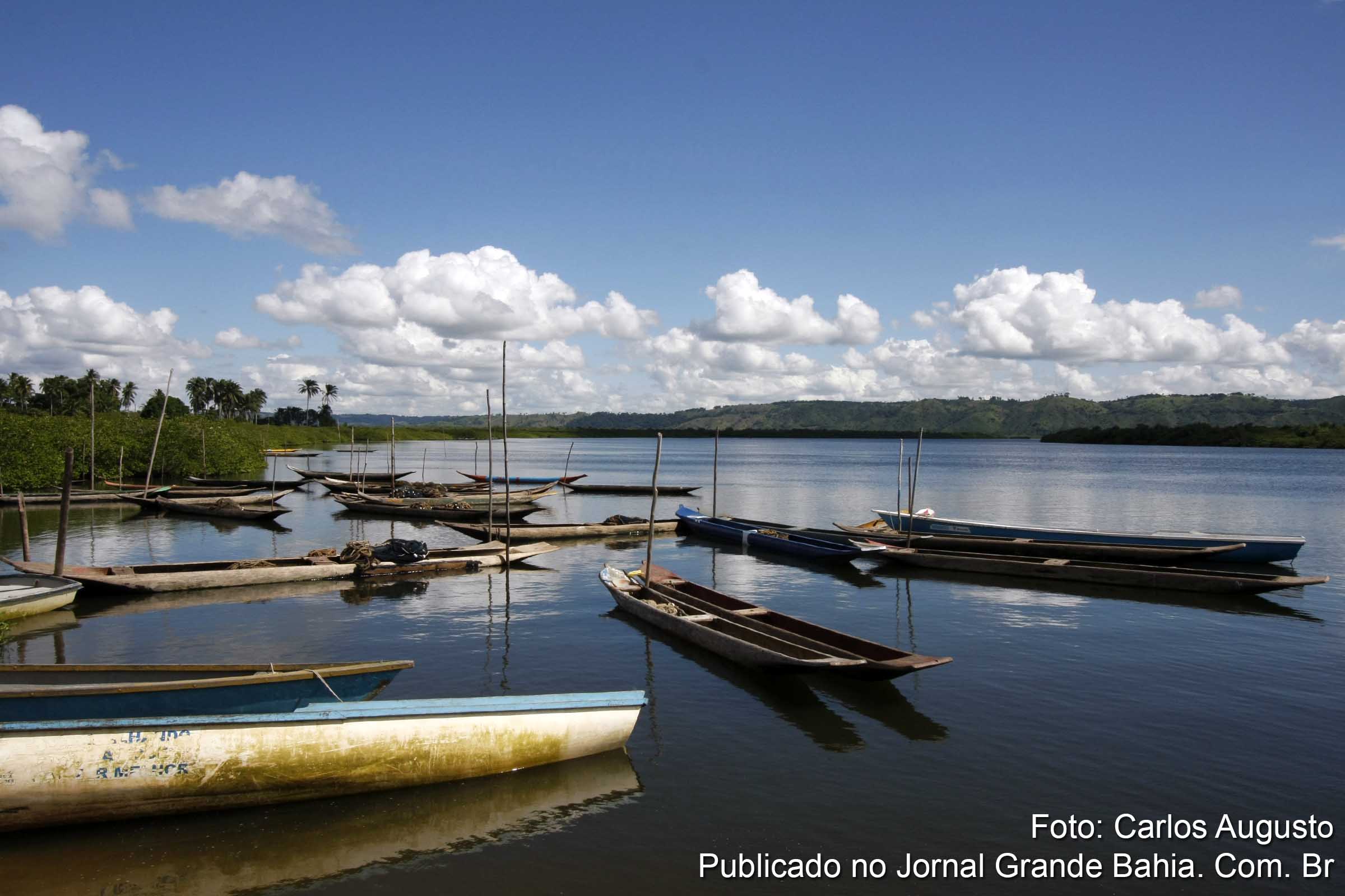 Barcos de pescadores do baixo Paraguaçu, em Santiago do Iguape. Recursos hídricos precisam ser preservados. (Foto: Carlos Augusto | Jornal Grande Bahia)