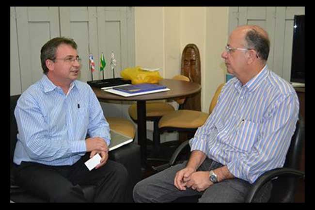 O prefeito José Ronaldo de Carvalho recebeu a visita do empresário da Penha Papeis e Embalagens (antiga Rigesa) Marco Aurelio Rotoly