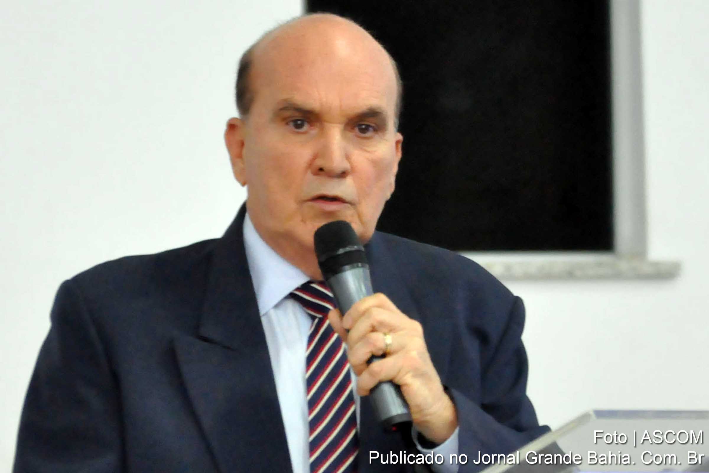 Paulo Maracajá deixa TCM e recebe homenagens.