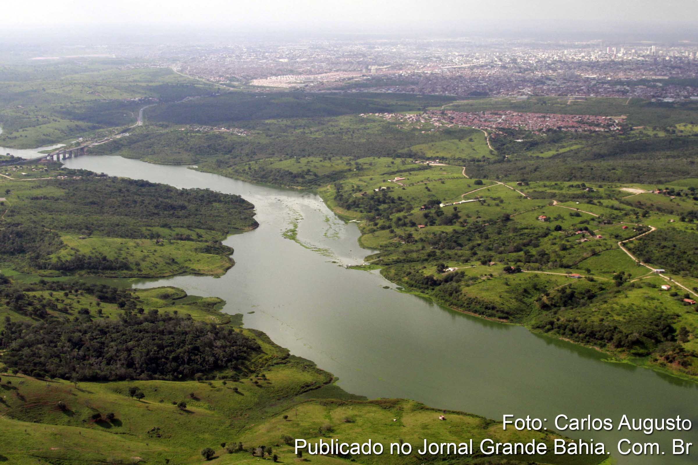 Vista aérea do Rio Jacuípe nas proximidades de Feira de Santana. (Foto: Carlos Augusto | Jornal Grande Bahia)