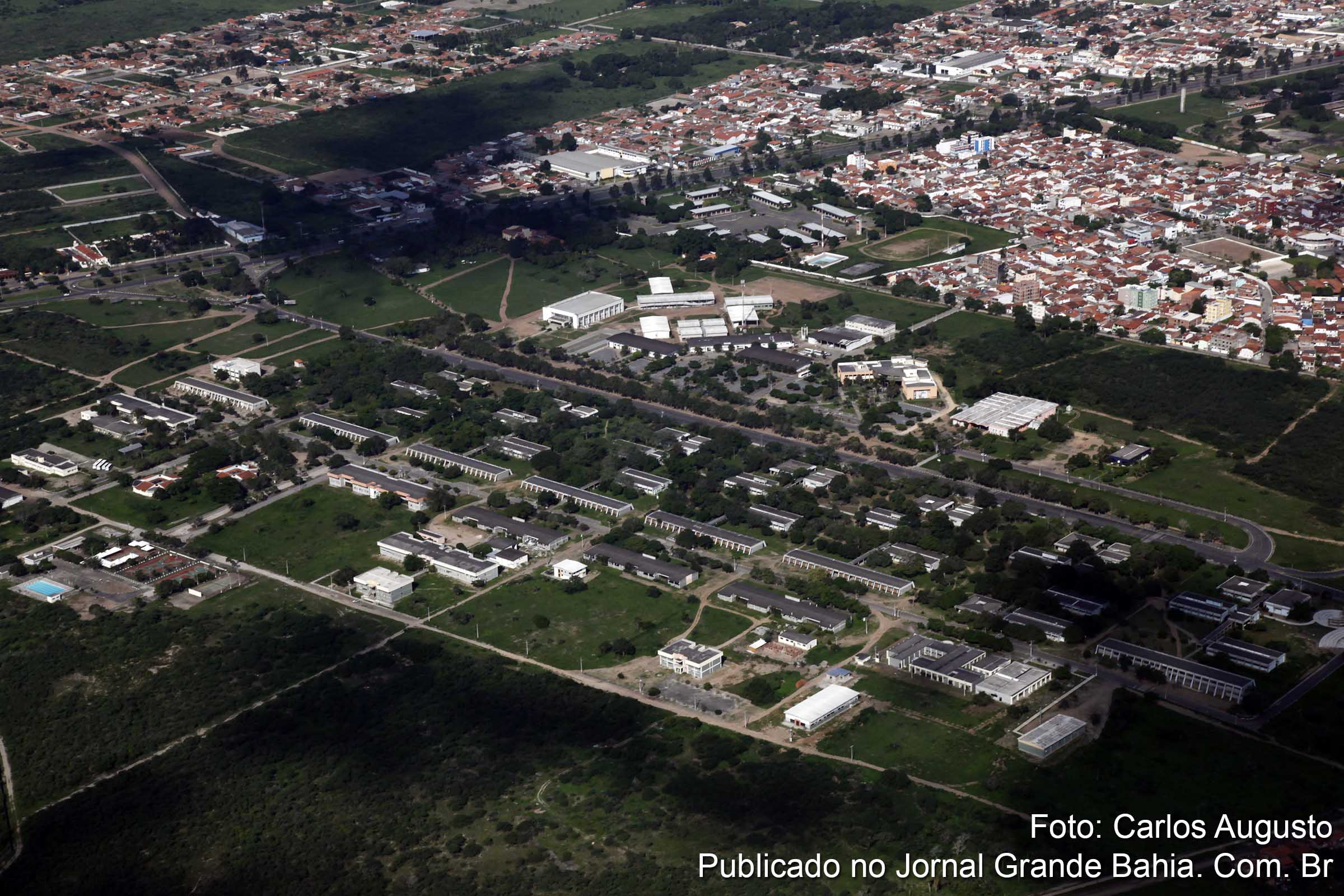 Vista aérea do campi da UEFS em Feira de Santana. Servidores defendem percentual maior para o reajuste salarial. (Foto: Carlos Augusto | Jornal Grande Bahia)