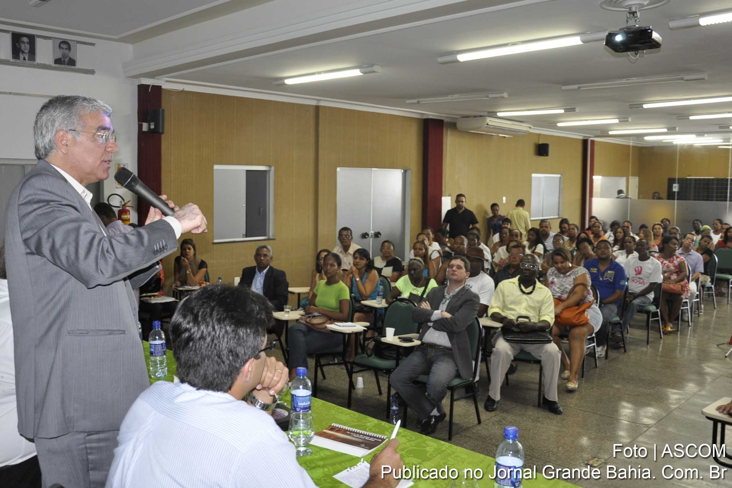 Zé Neto debate com a comunidade o PMCMV.