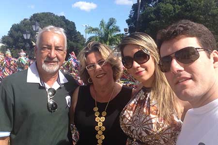 Entre os convidados da Feijoada do Larangeira: Wellington Aranha e Conceição com seus filhos Junior e Diana.