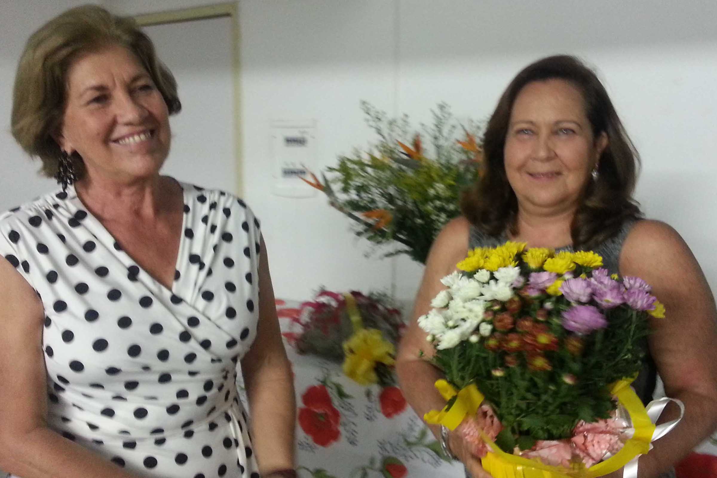 A advogada Beatriz Pereira e a arquiteta Cassinha Faria, socialmente .