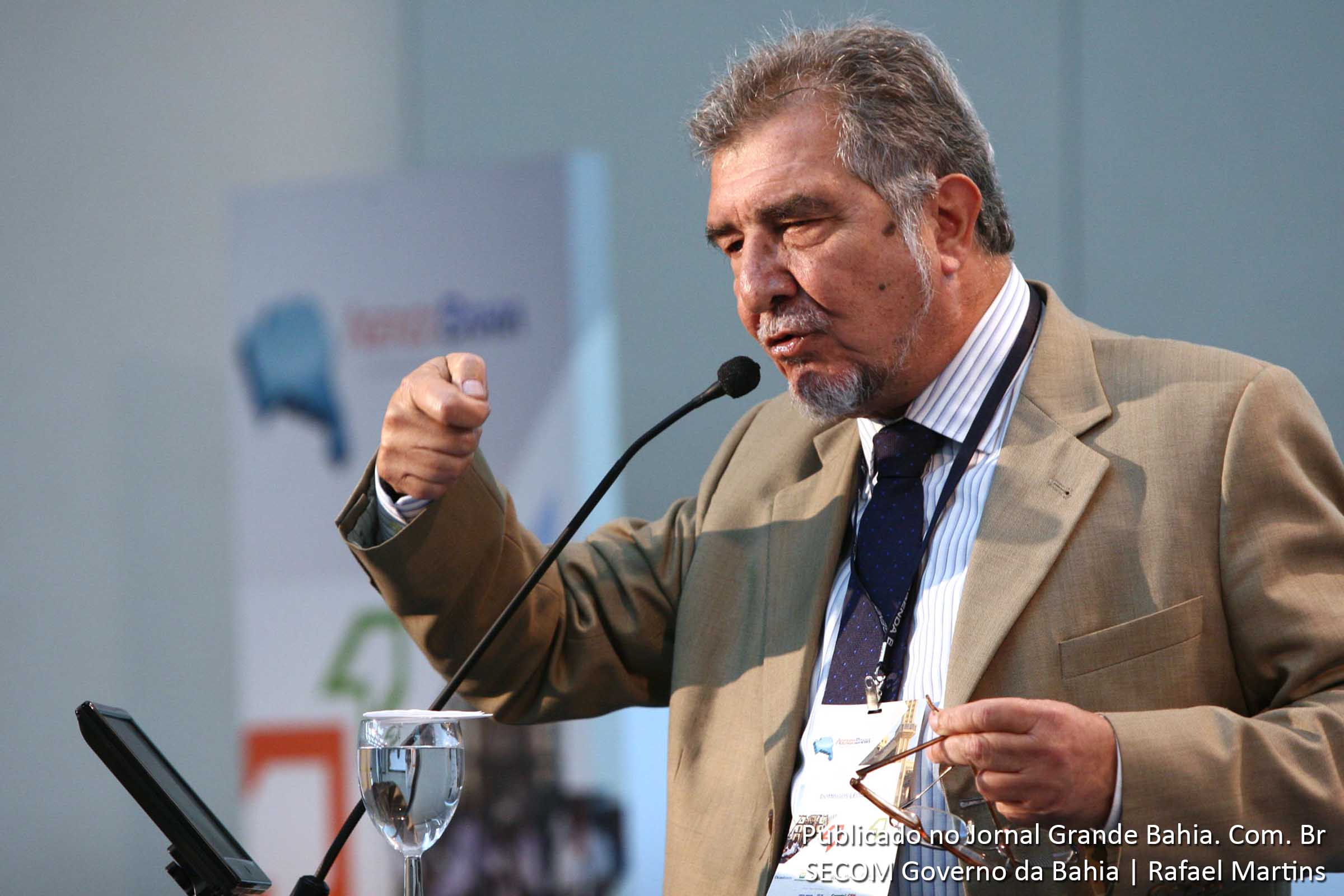 Domingos Leonelli: "Instituto Pensar e PSB retomam série de encontros para balizar o programa de governo ao Estado da Bahia.".