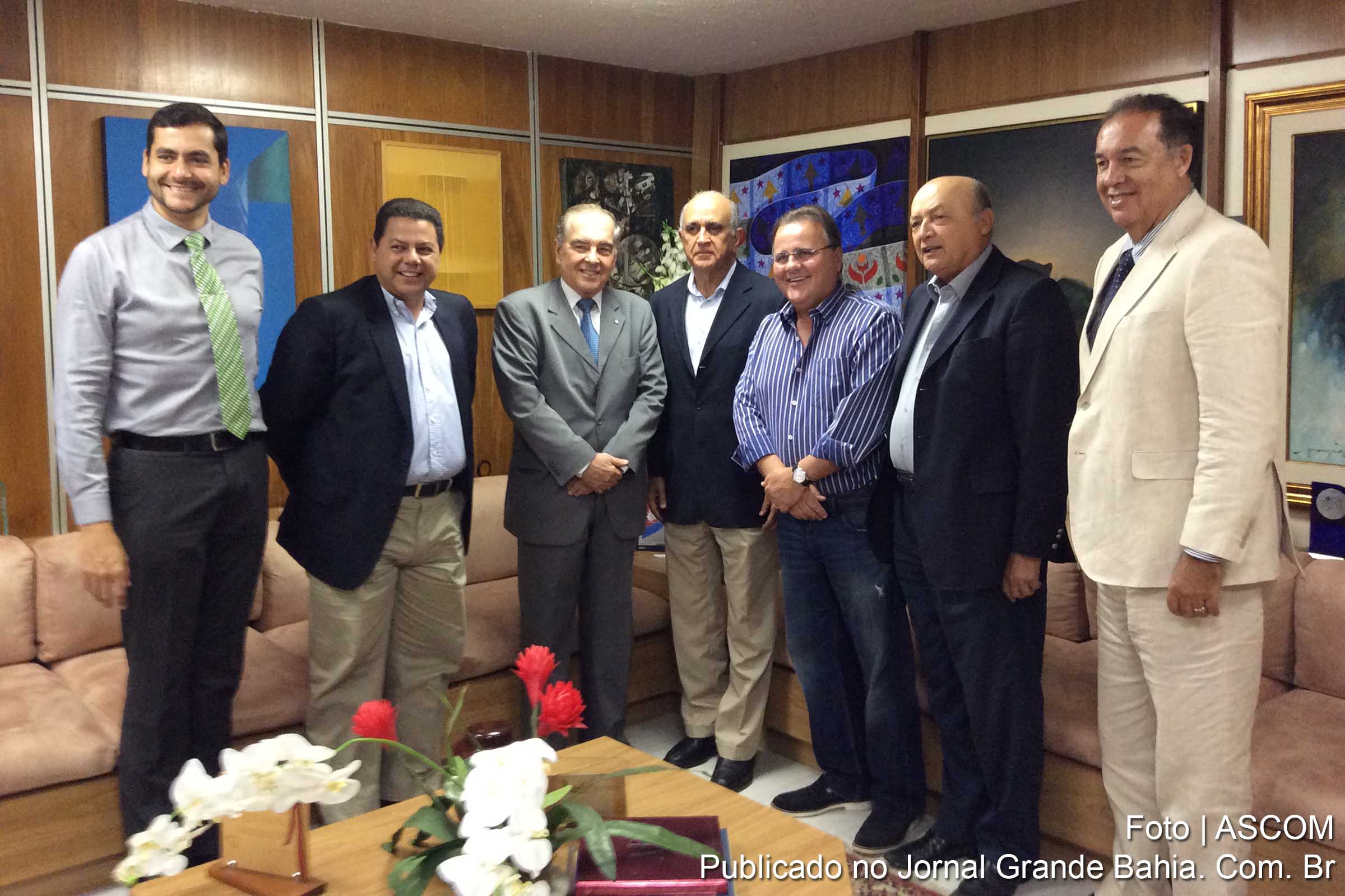 Políticos da oposição debatem com empresários.