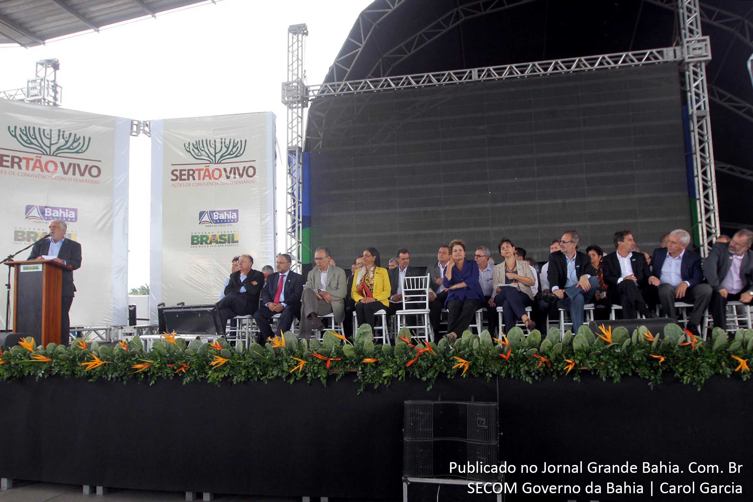 Governador Jaques Wagner e a presidente Dilma Rousseff durante evento em Feira de Santana.