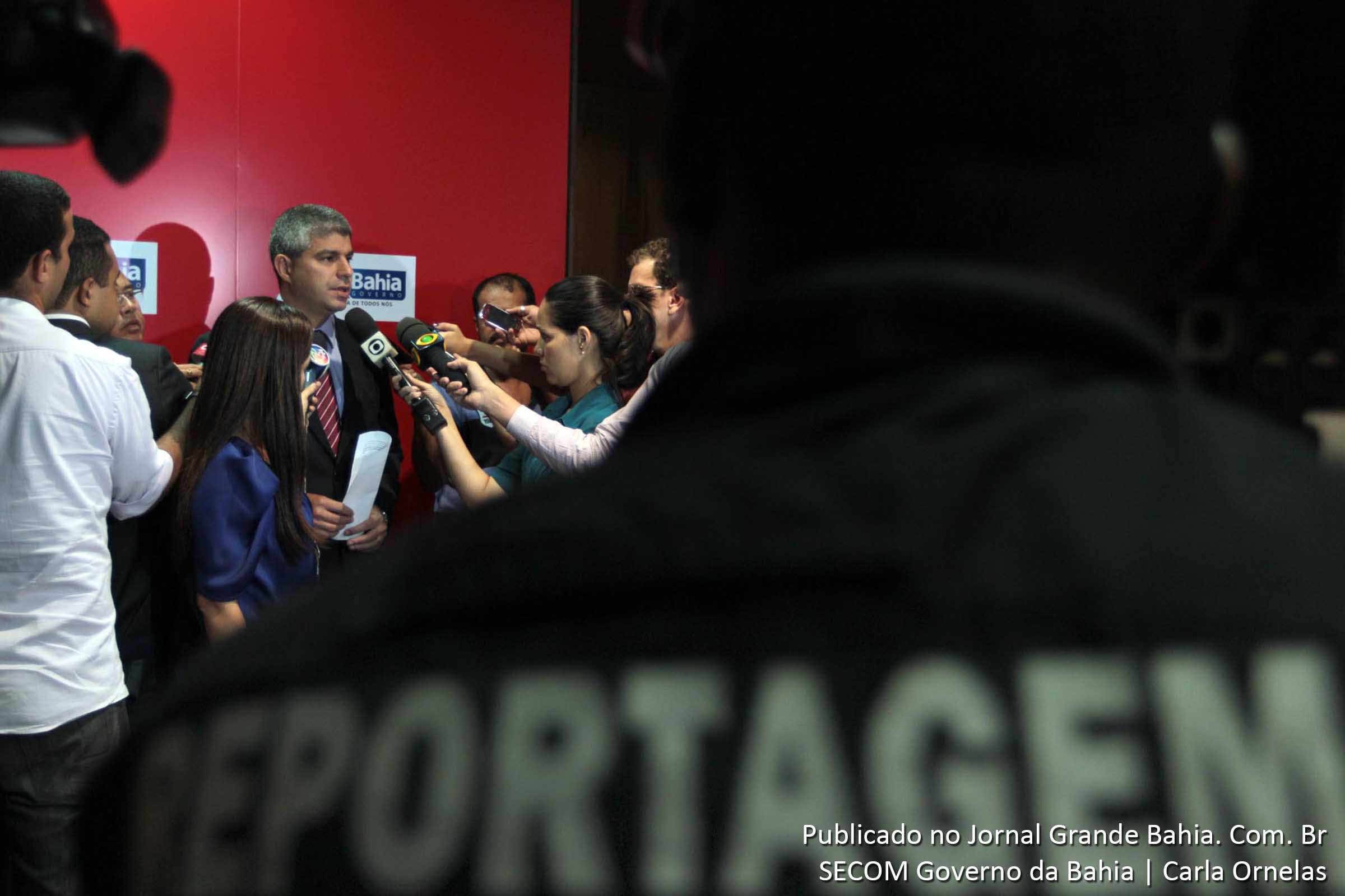 Secretário de Segurança Pública, Maurício Barbosa concede coletiva de imprensa sobre o motim da PM.