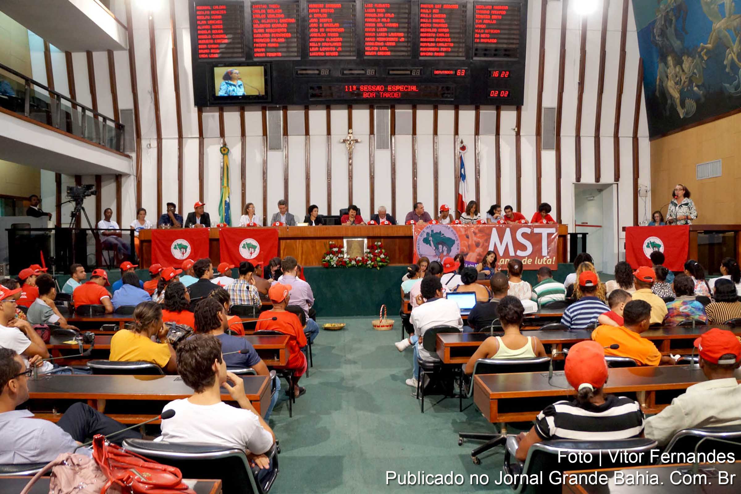 Sessão Especial homenageia os 30 anos do MST.