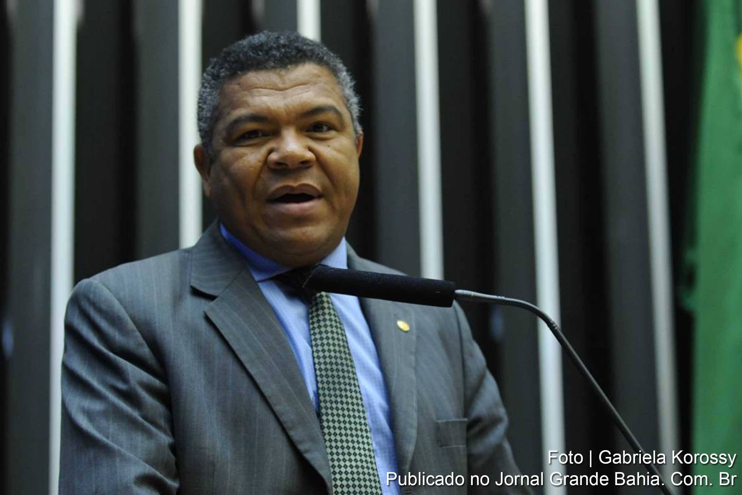 Valmir Assunção: “Uma campanha séria deve escutar o Movimento Negro, deve ser fundamentada nos vários estudos já existentes acerca da estrutura racista que nosso país está calcado.".