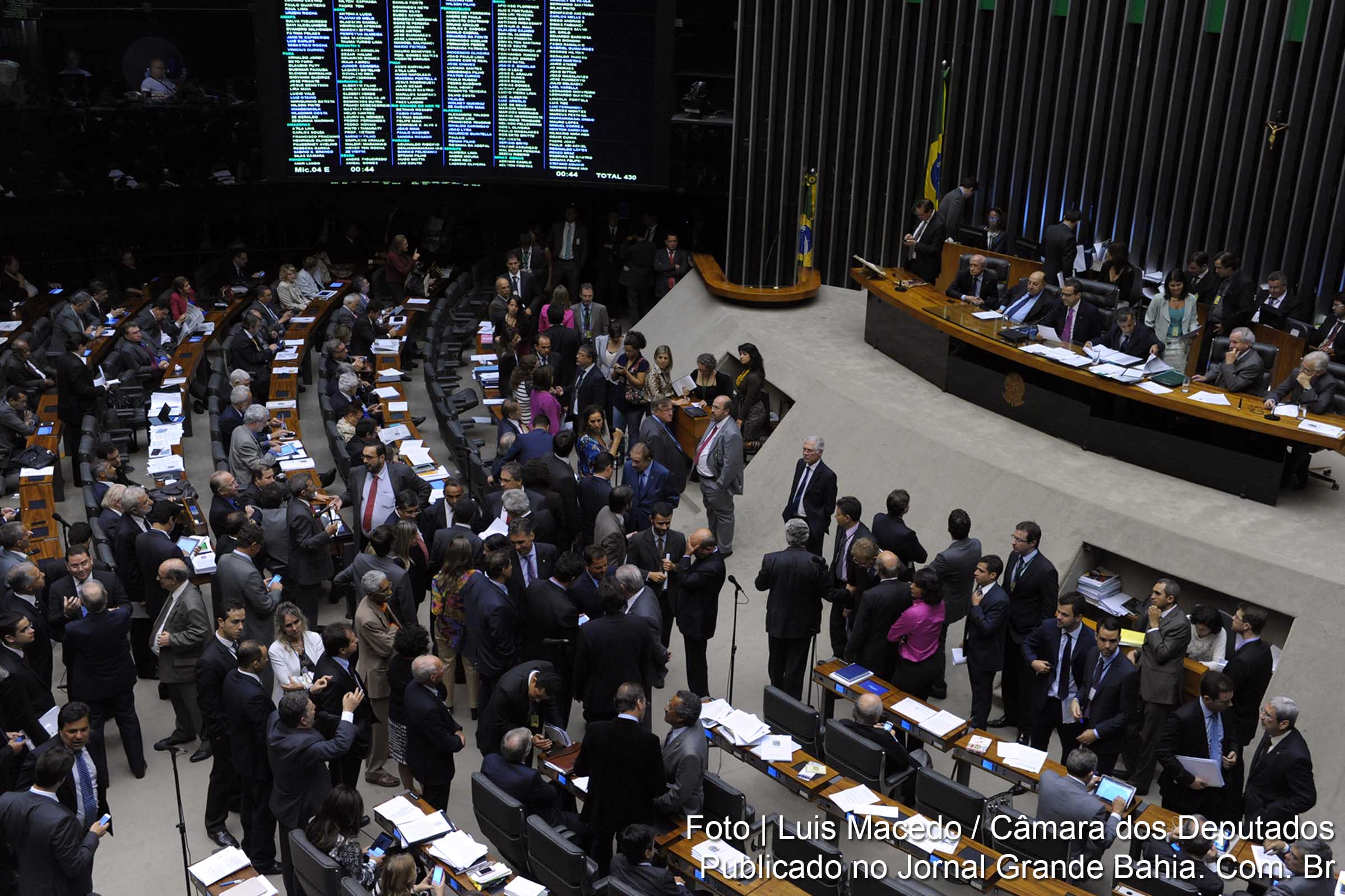 Câmara Federal aprova Lei que autoriza publicação de biografias.
