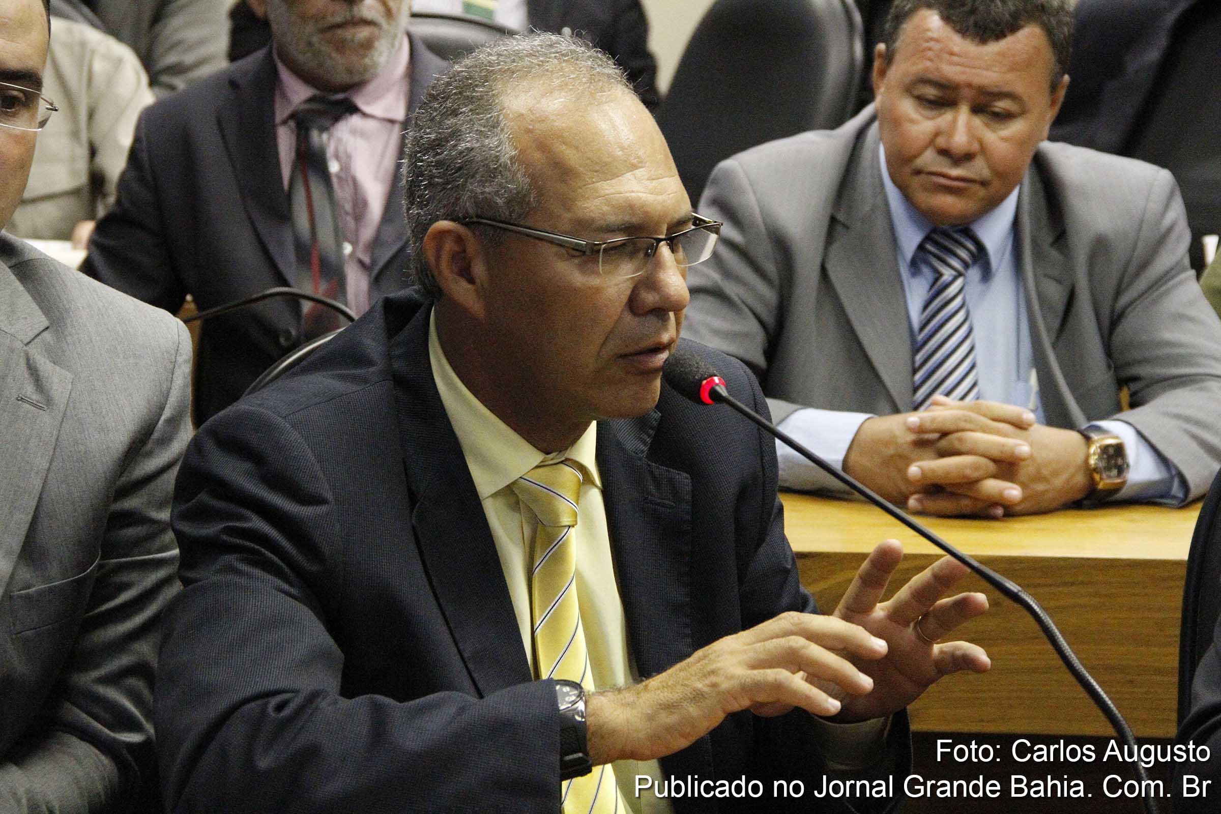 Aeroporto de Feira de Santana segue sem voo, denuncia deputado Carlos Geilson