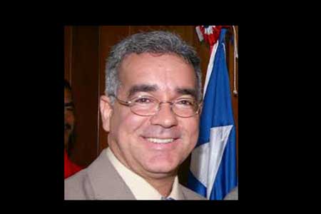 Deputado estadual Zé Neto informando de que o Aeroporto João Durval Carneiro deverá funcionar dentro de mais trinta dias.