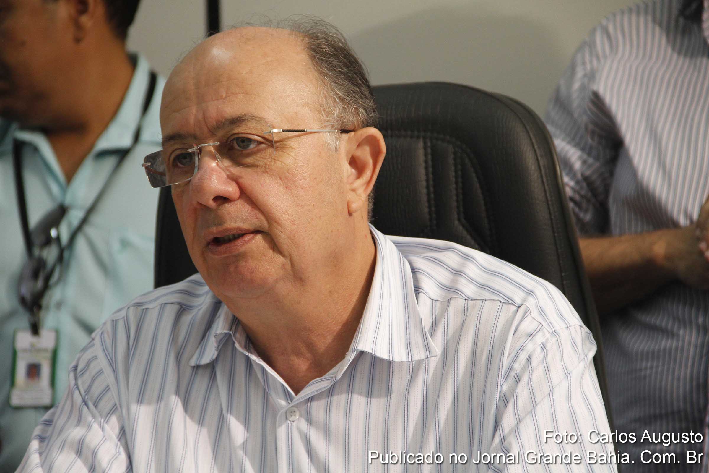 Administração do prefeito José Ronaldo de Carvalho é questionada por aumento do IPTU.