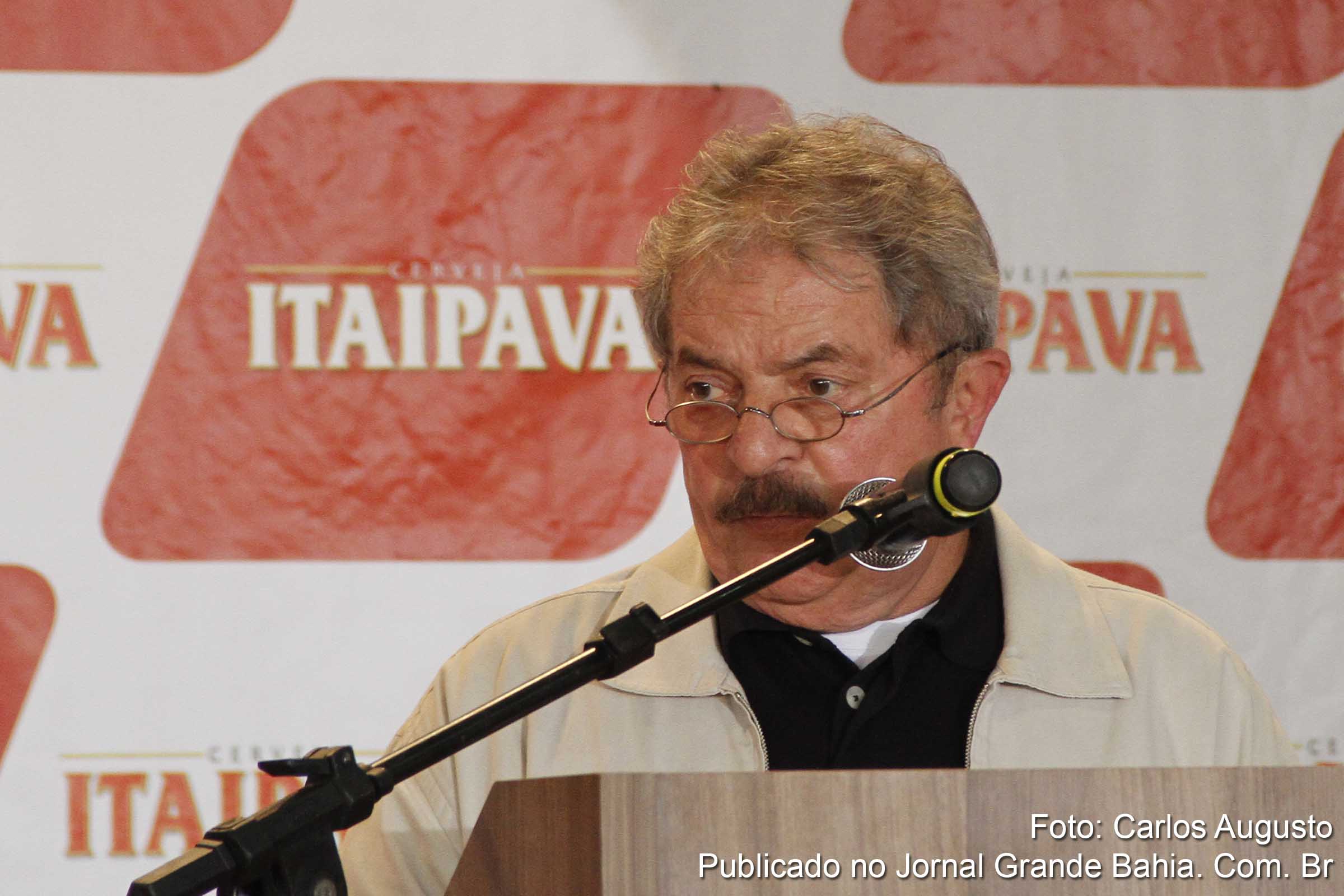 O ex-presidente Luiz Inácio Lula da Silva defende a Copa do Mundo no Brasil.