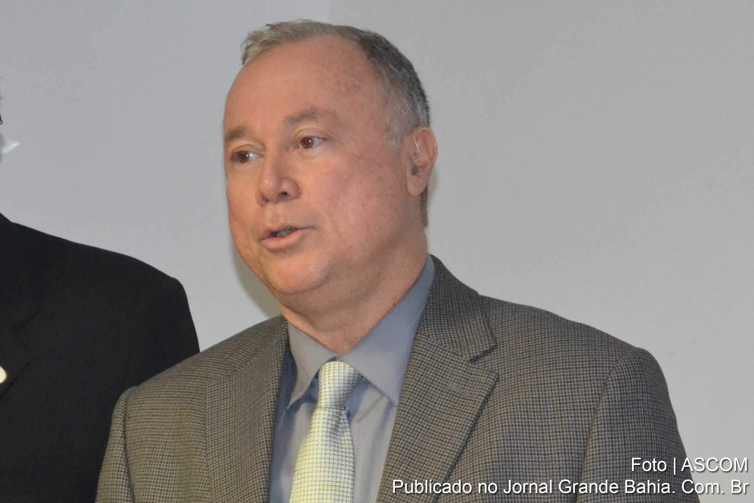 Deputado Paulo Azi critica governador Jaques Wagner.