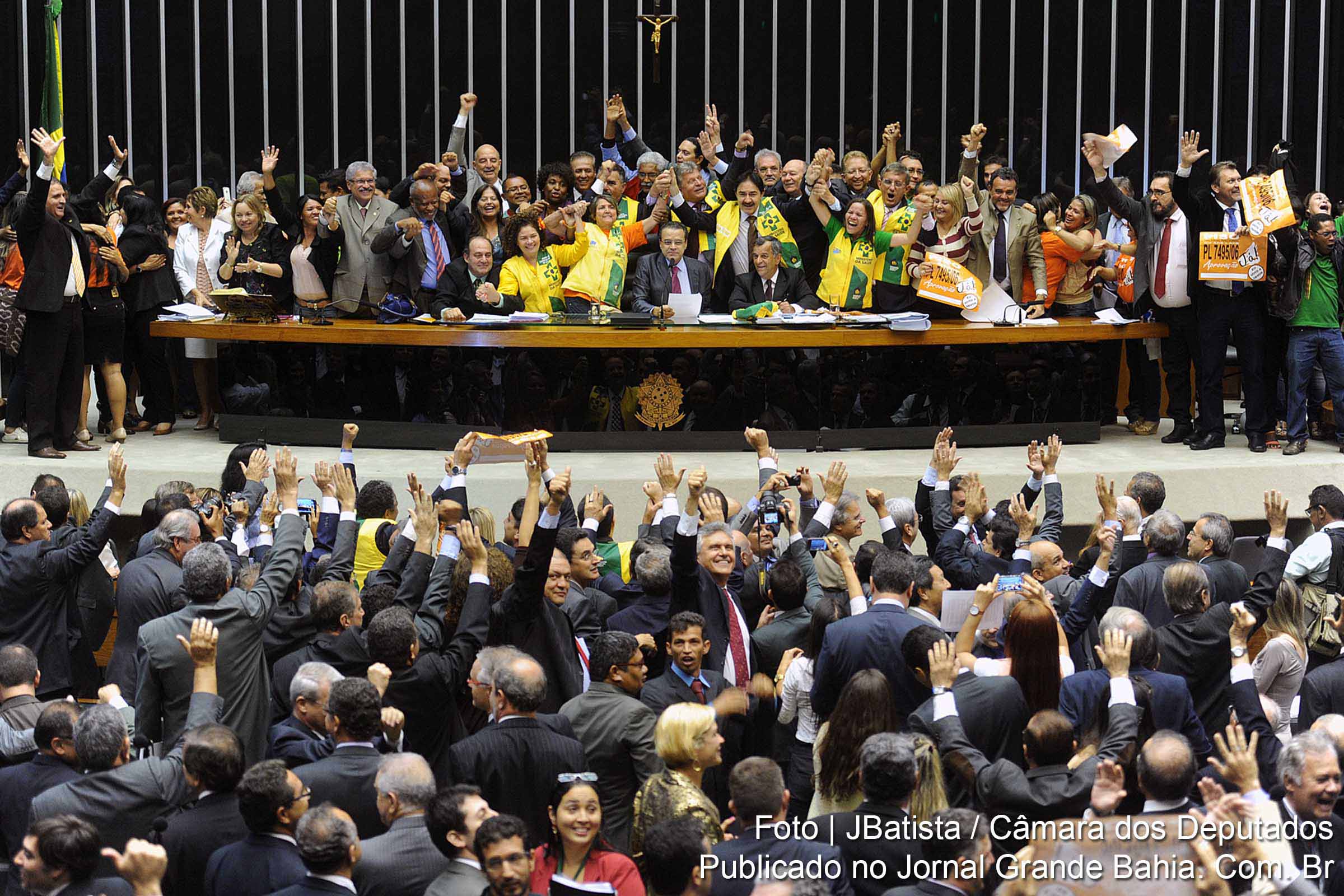 O Plenário da Câmara dos Deputados aprovou proposta que fixa em R$ 1.014 o piso nacional para os agentes comunitários de saúde e de combate a endemias, com jornada de 40 horas semanais.