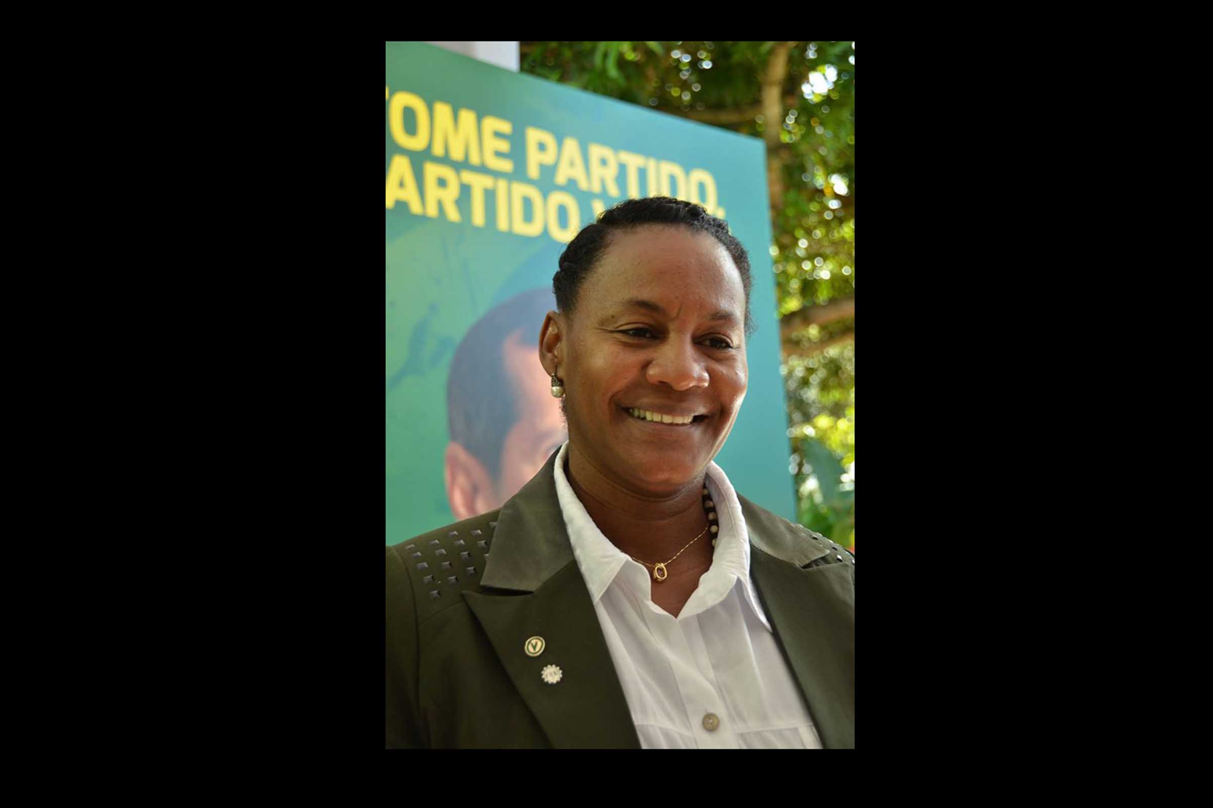 Célia Sacramento deixa mandato de vice-prefeita para concorrer a vice-presidência da república pelo PV.