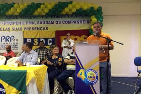 Geddel Vieira Lima durante a convenção da frente partidária Jorge Aleluia.