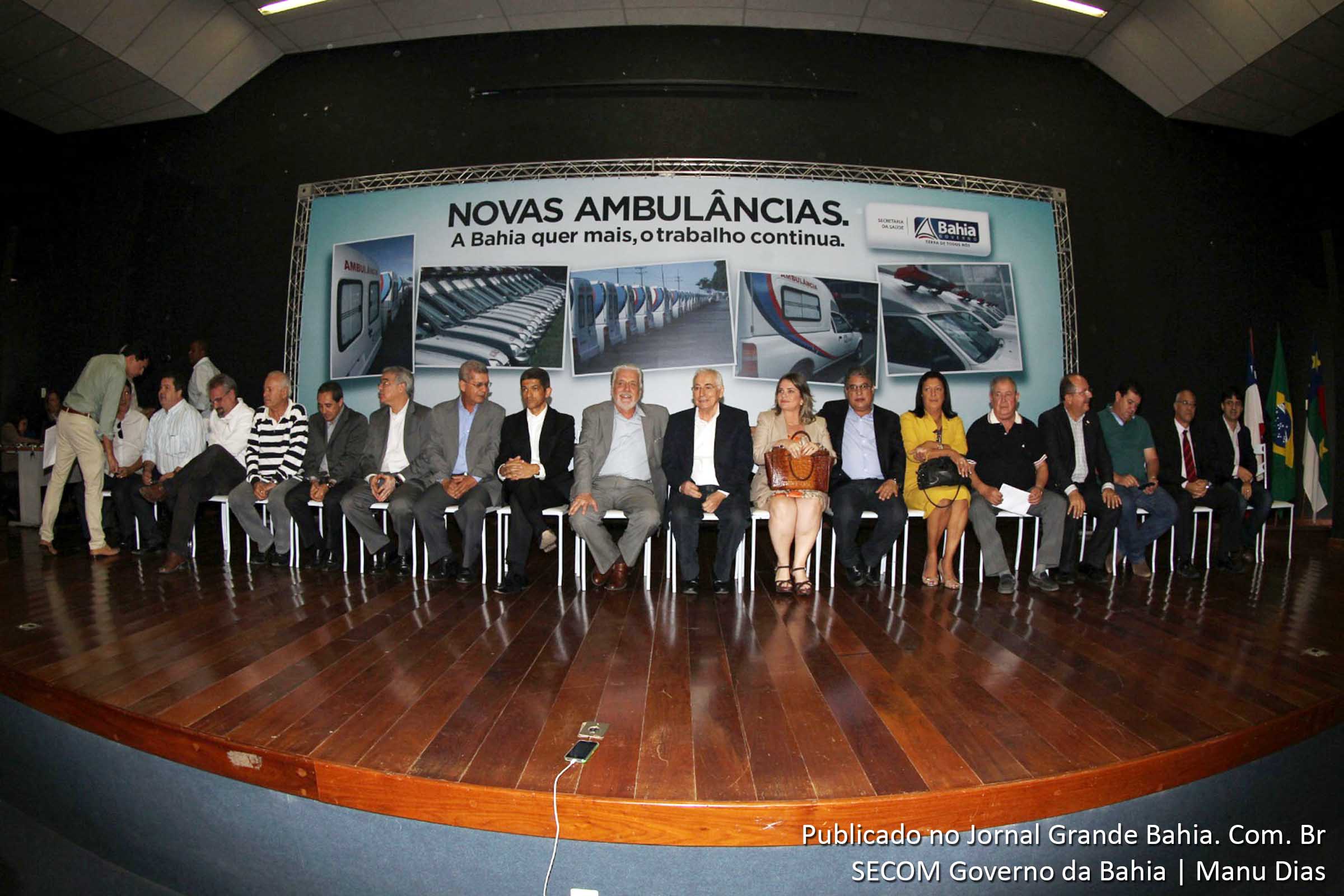 Governador Jaques Wagner entrega mais 74 ambulâncias à população do interior baiano