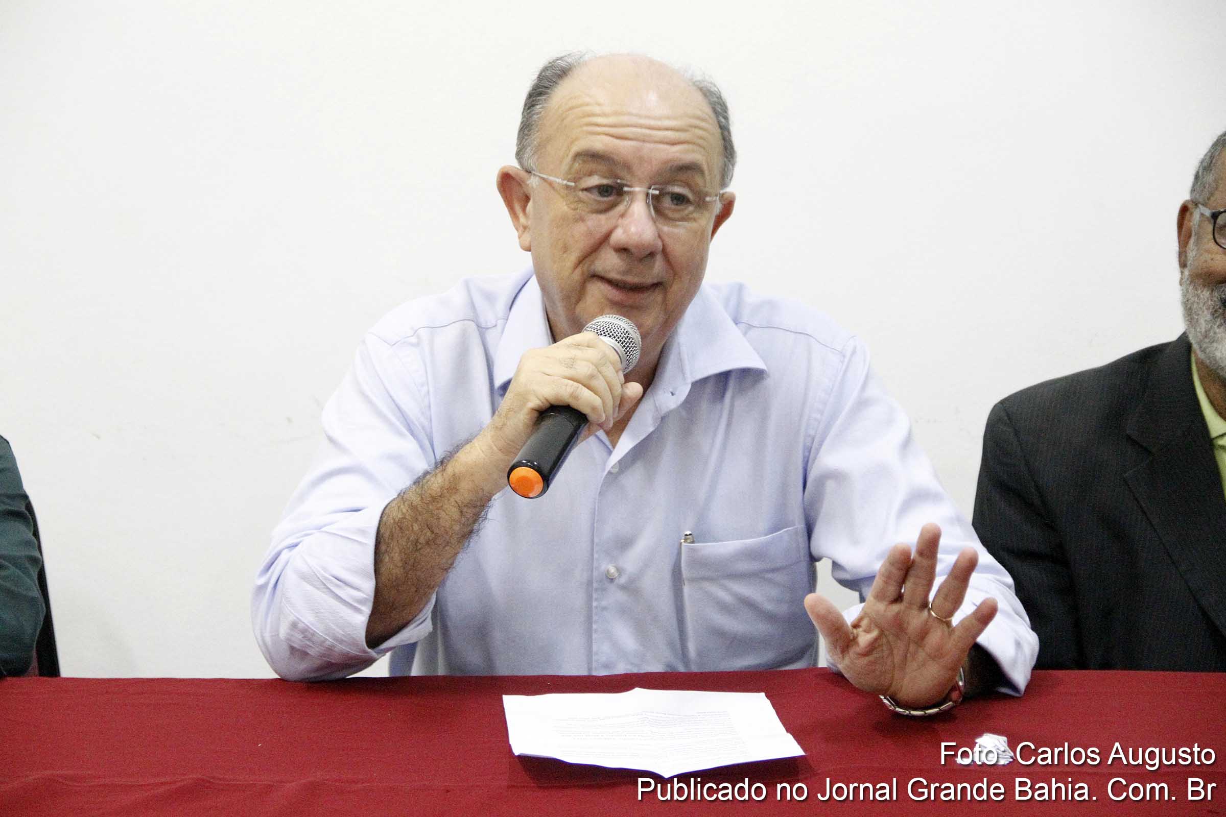José Ronaldo de Carvalho promete complexo educacional para dezembro de 2014.