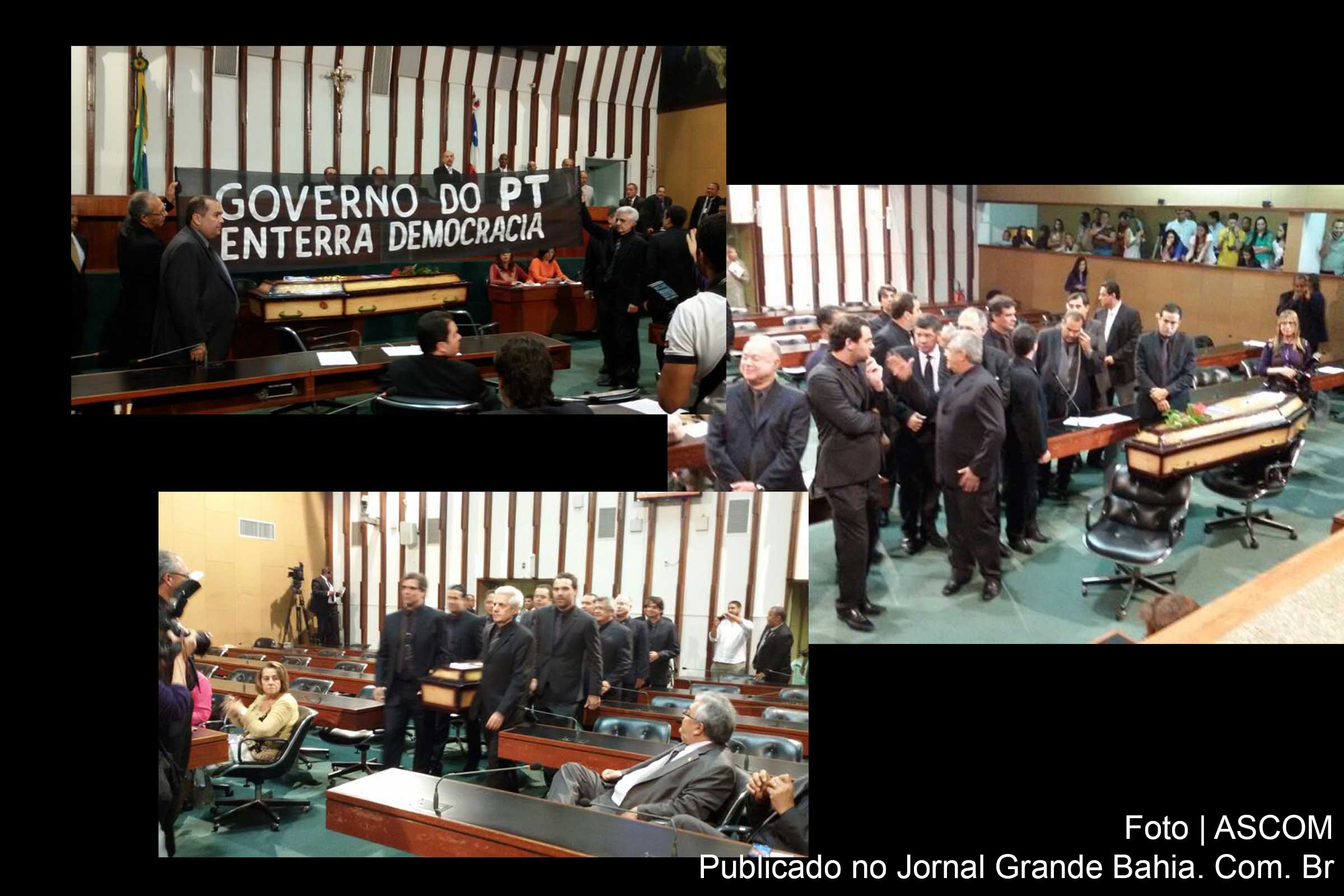 “Governo do PT enterra democracia”, diz a faixa do manifesto da bancada oposicionista.