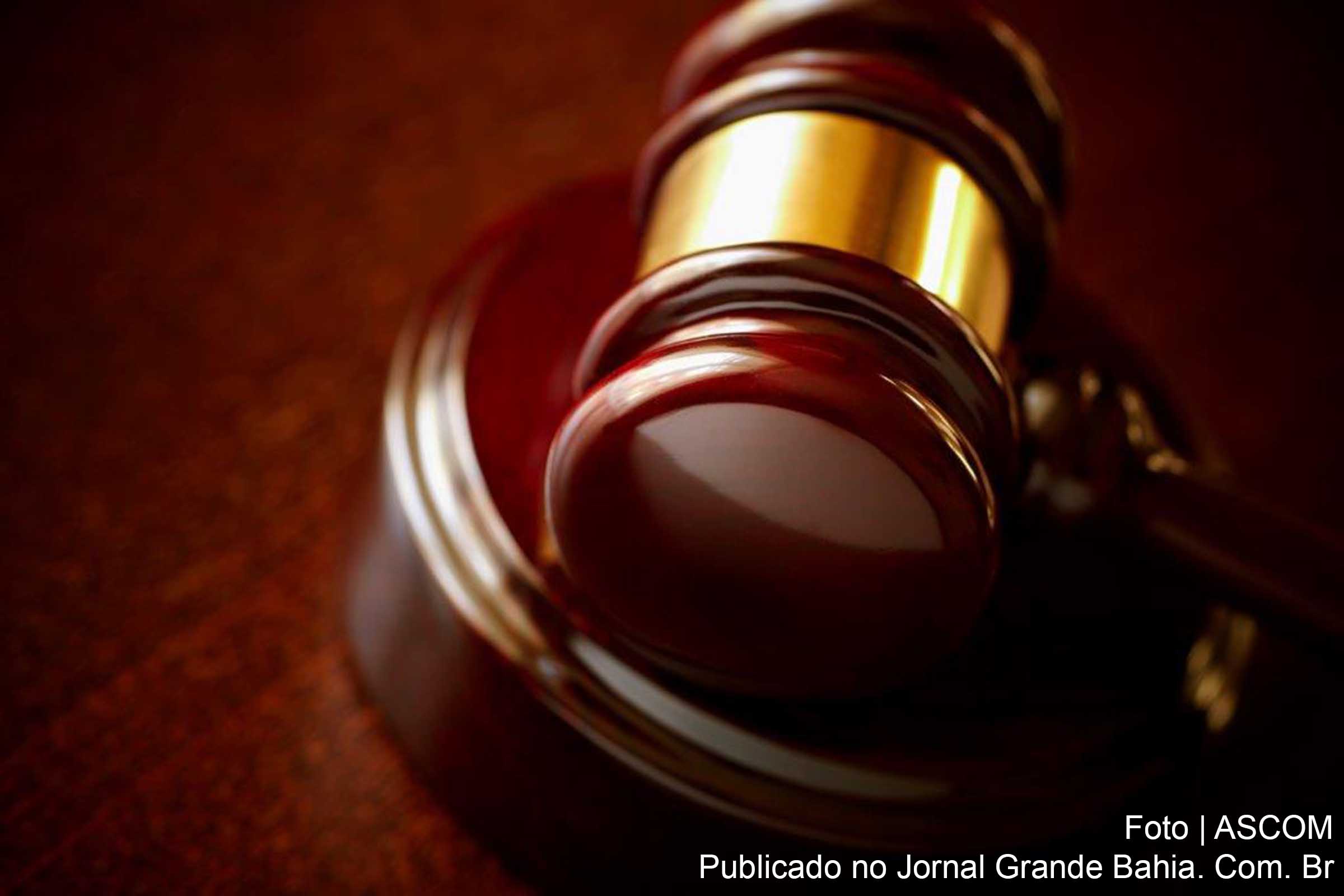Poder Judiciário – Martelo da justiça.