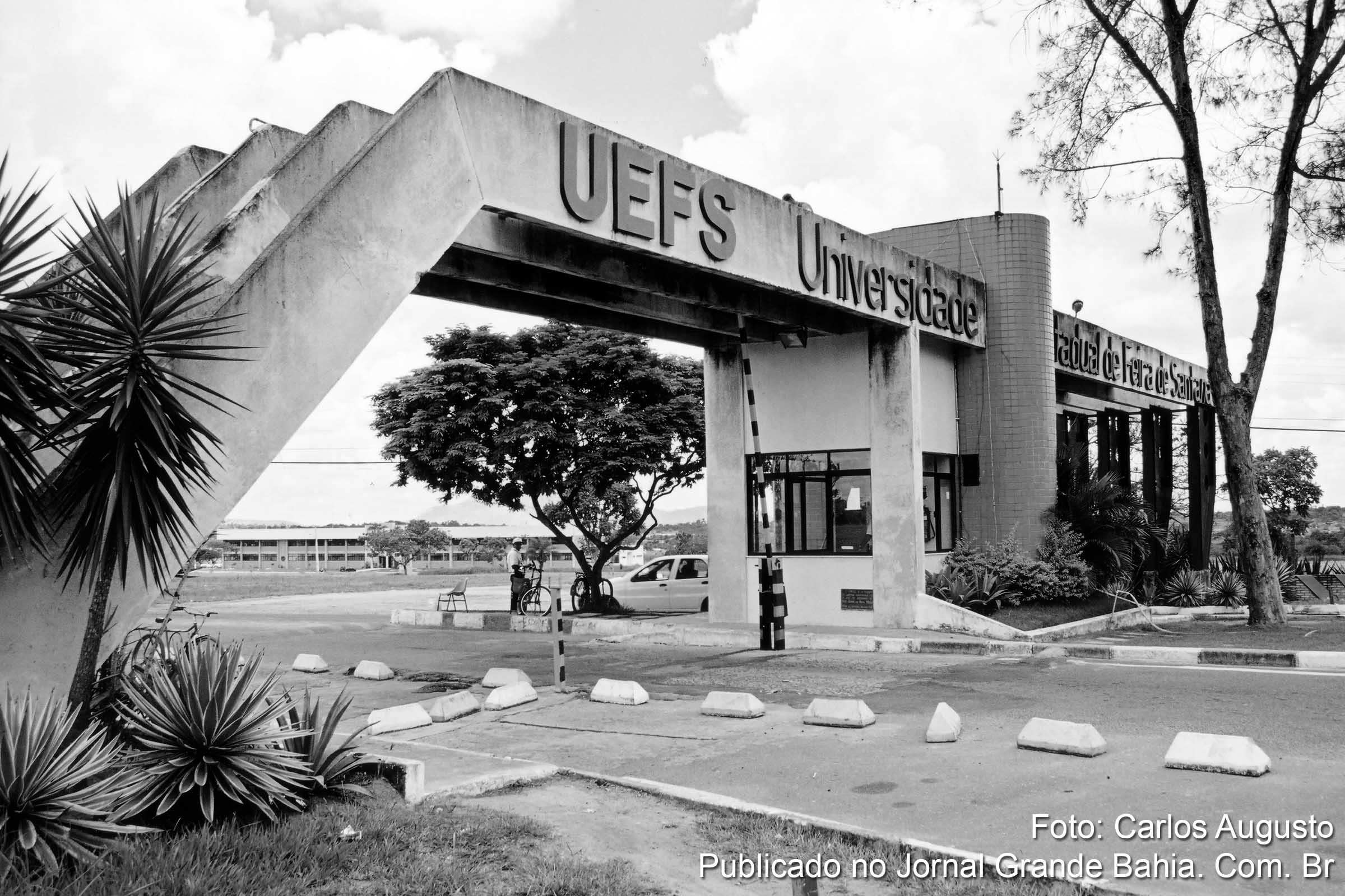 Pórtico de entrada da UEFS.