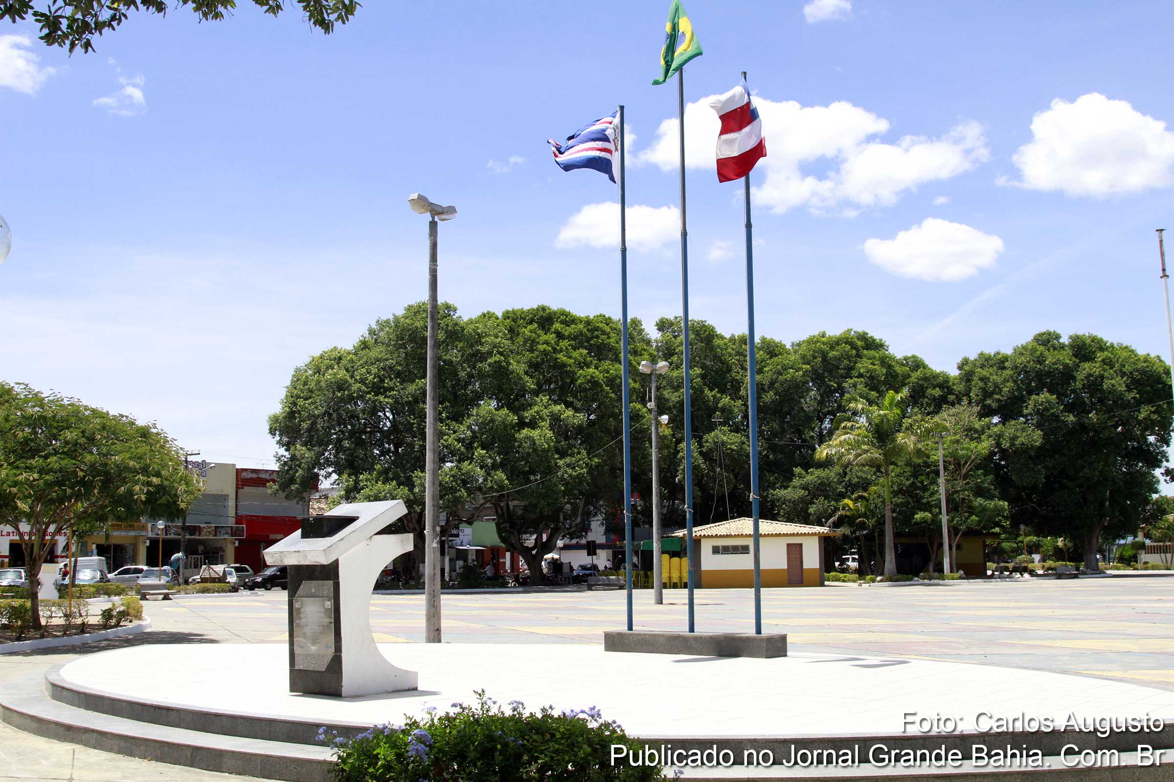 Praça Durval Habib em Santo Estêvão é palco de shows durante o São João de 2014. (Foto: Carlos Augusto | Jornal Grande Bahia)