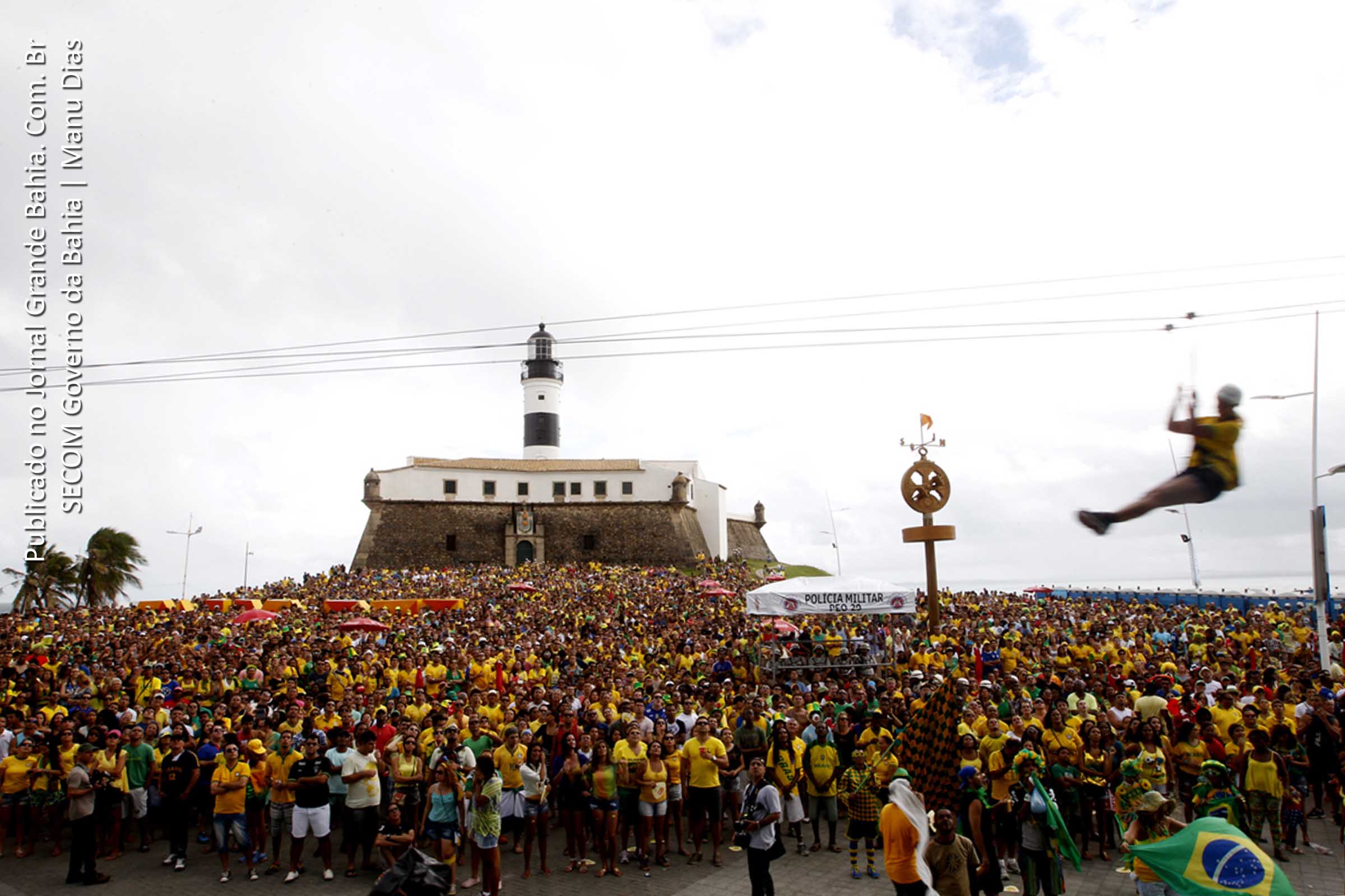 Segurança garante a folia do torcedor na Fifa Fan Fest Salvador no Farol da Barra.