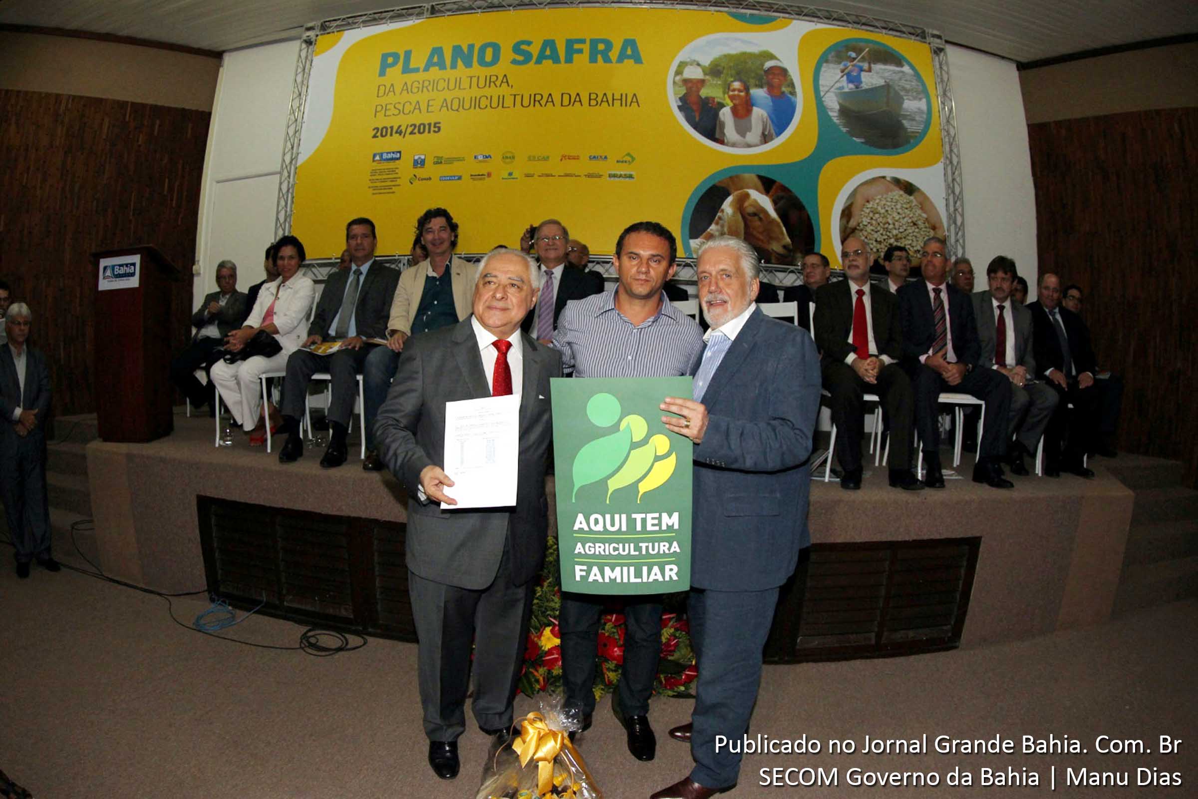 Secretário Jairo Carneiro e o governador Jaques Wagner durante o lançamento do Plano Safra 2014 - 2015. Apoio do estado a agricultura familiar é comemorado.