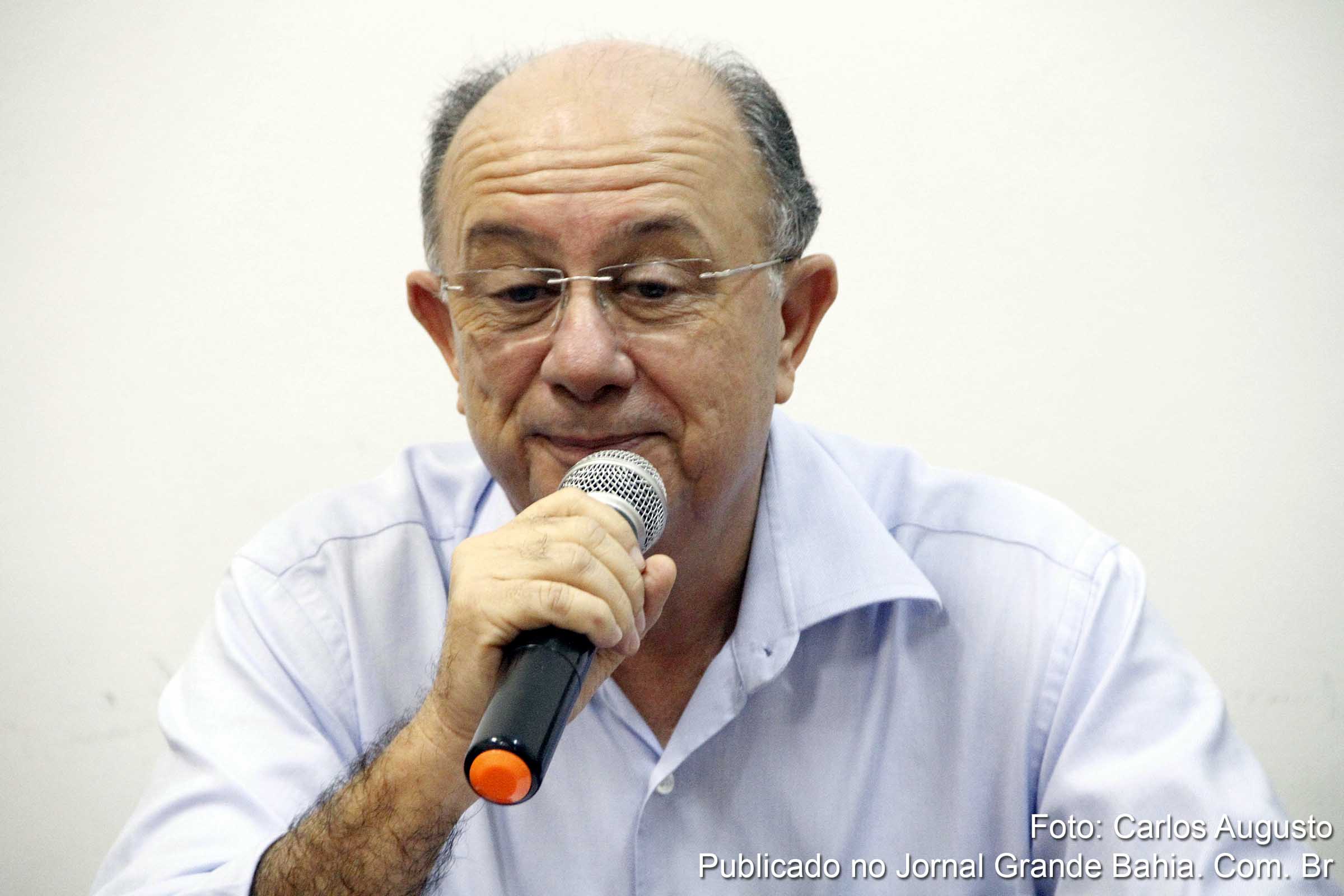 Prefeito José Ronaldo é notificado sobre uso de recursos públicos.